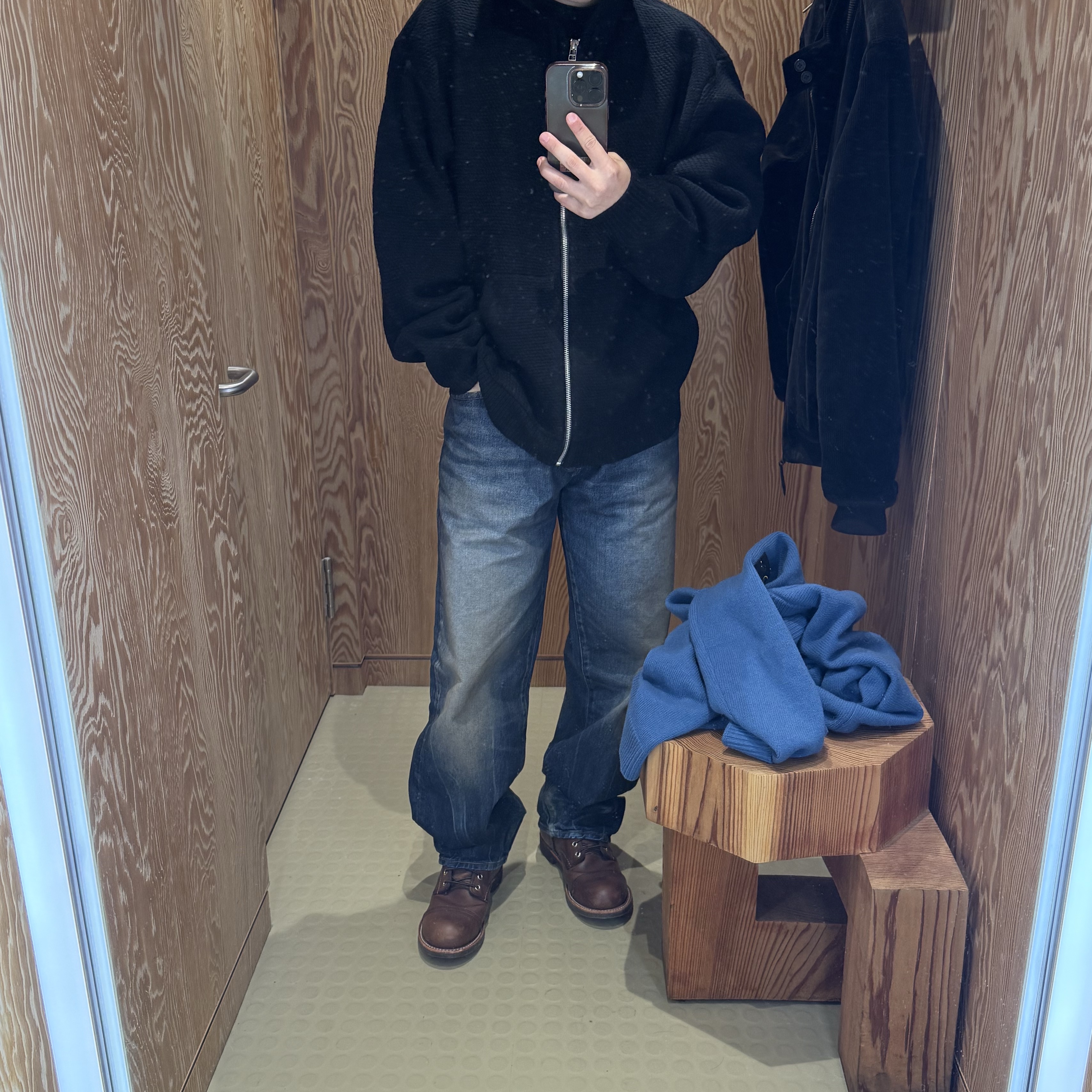 Supreme Distressed Loose Fit Selvedge Jean Washed Indigo - 25SS, Red Wing Iron Ranger 8111 Amber Harness - D 착용 스타일