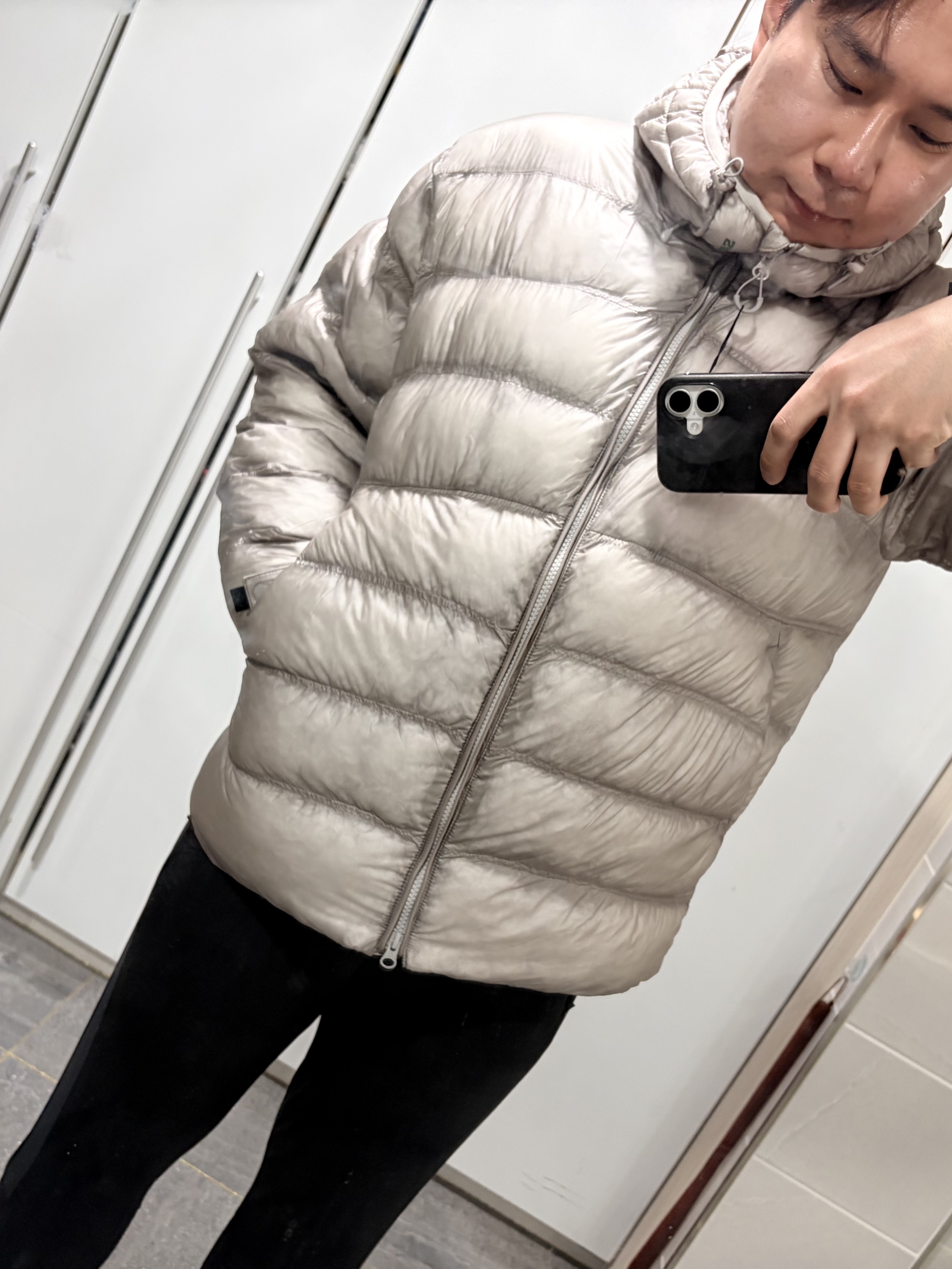 Salomon UNI Cross Insulation Jacket Light Grey, Apple iPhone 17 256GB White 착용 스타일 - 2