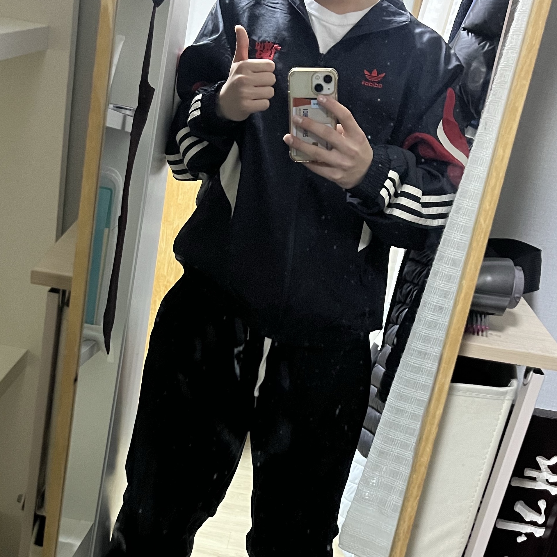 Adidas Manchester United Originals Track Top Black Red - KR Sizing 착용 스타일 - 4