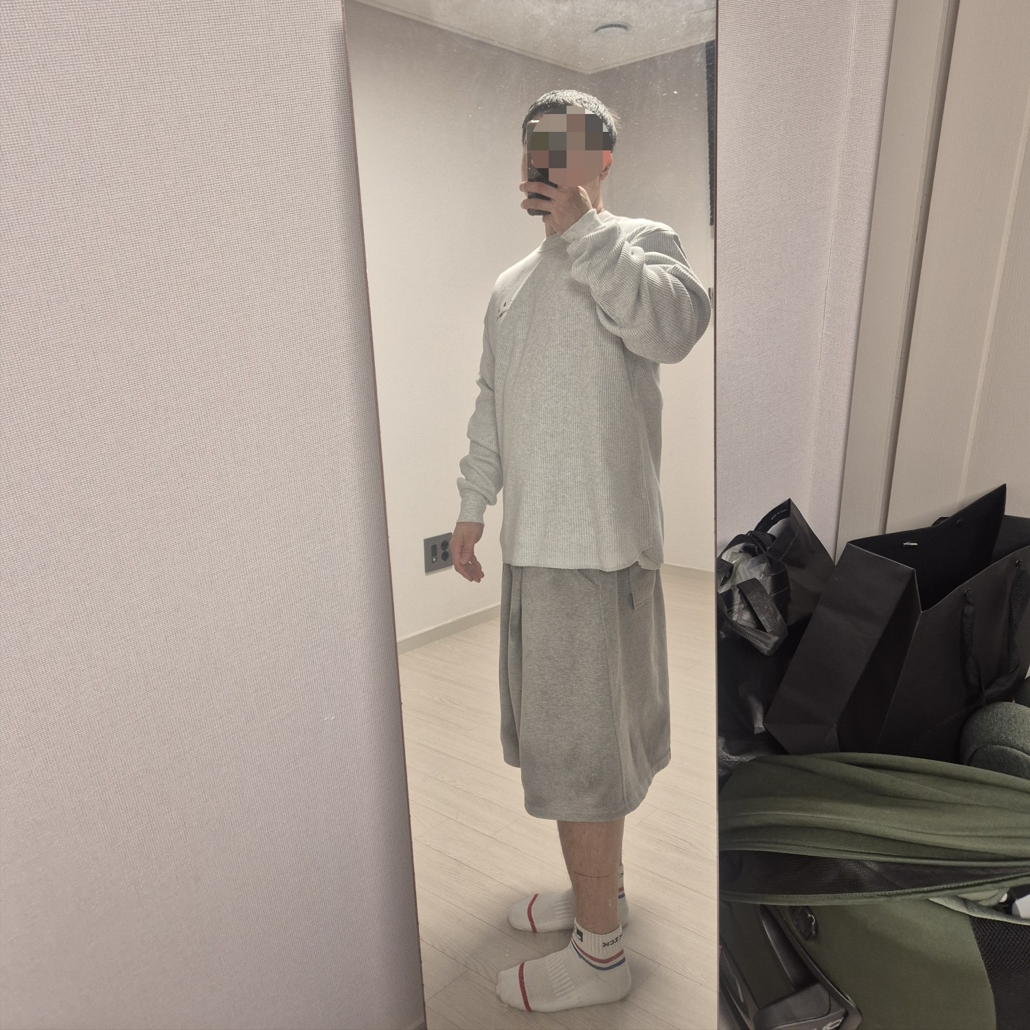 IAB Studio IAB Waffle Long Sleeve Light Gray 착용 스타일 - 3