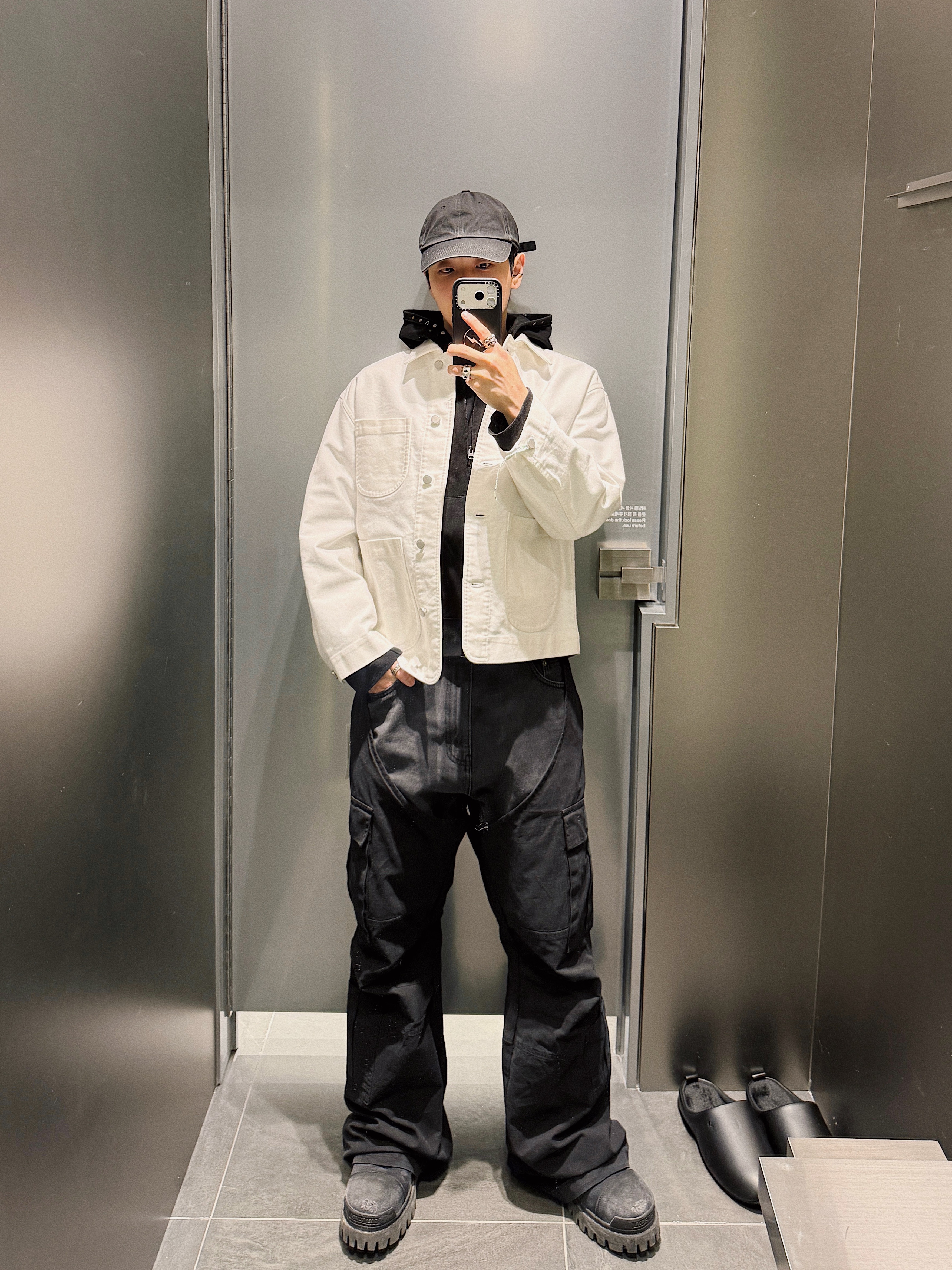 Protocol Index Biker Cargo Denim Pants Black, Balenciaga Combat Strike 20mm Boots Black 착용 스타일 - 1