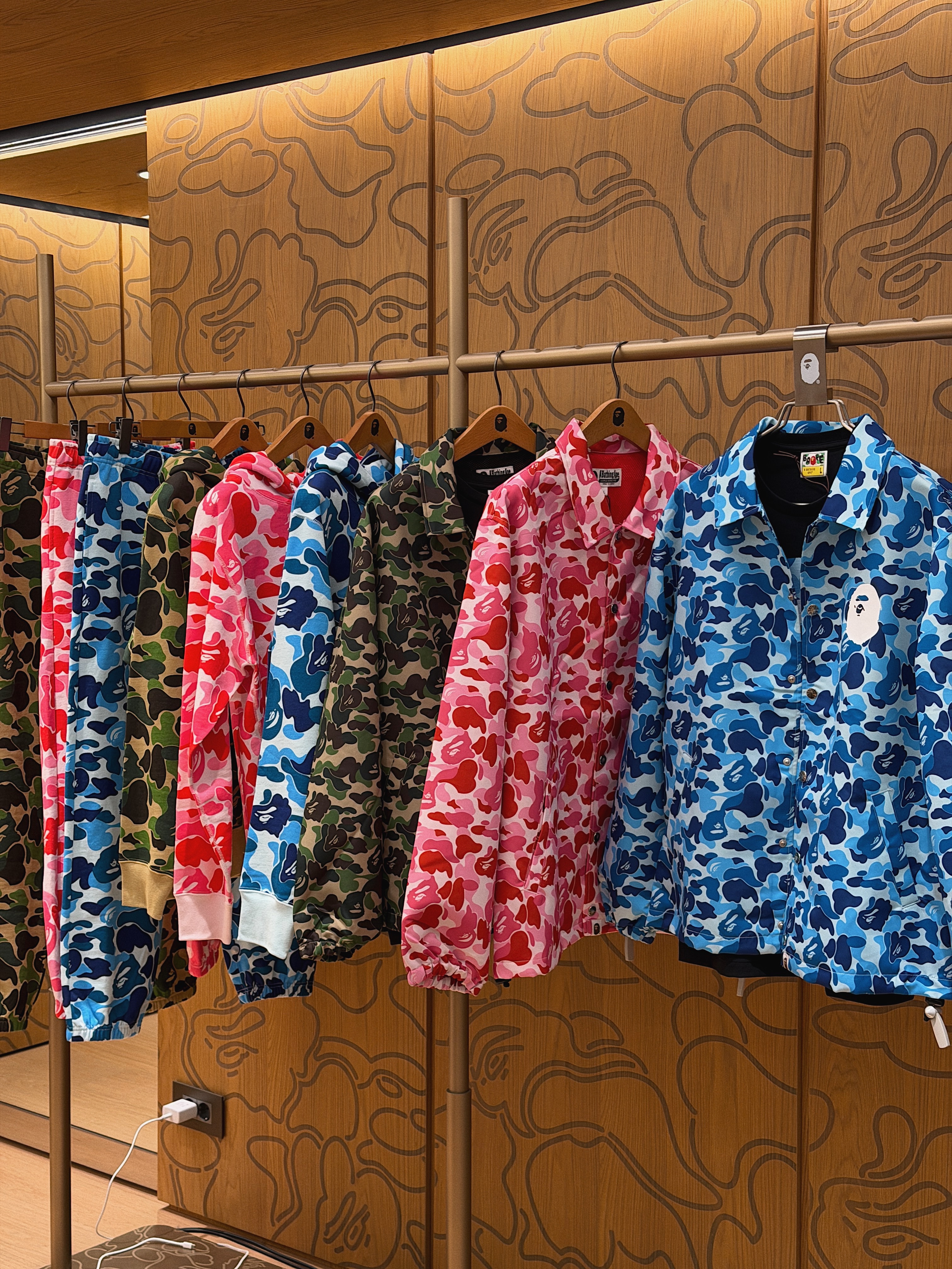 BAPE Color Camo Shark Full Zip Hoodie Red, BAPE Sta #2 White Black 착용 스타일 - 8