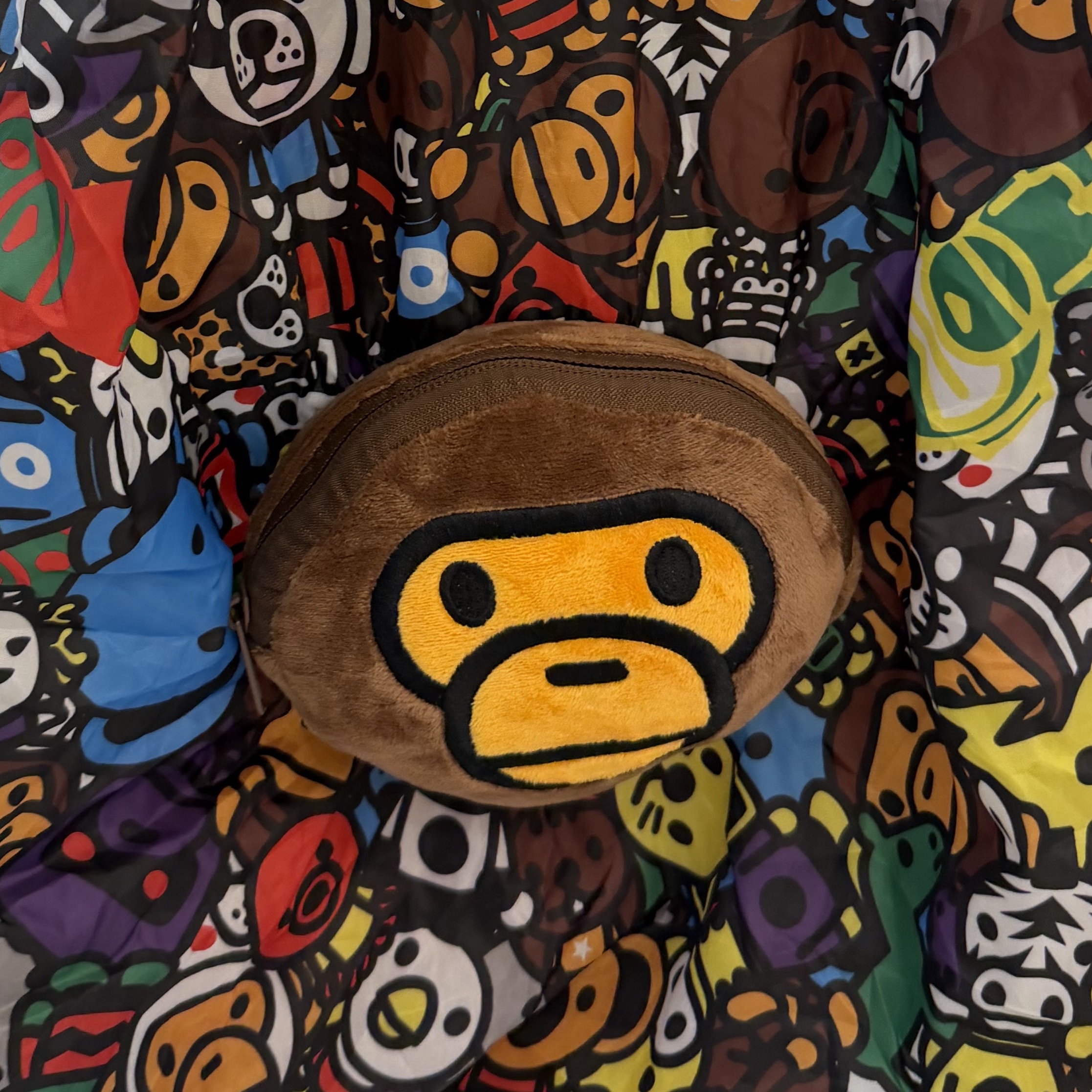 Starbucks x BAPE Baby Milo Foldable Bag 착용 스타일 - 3