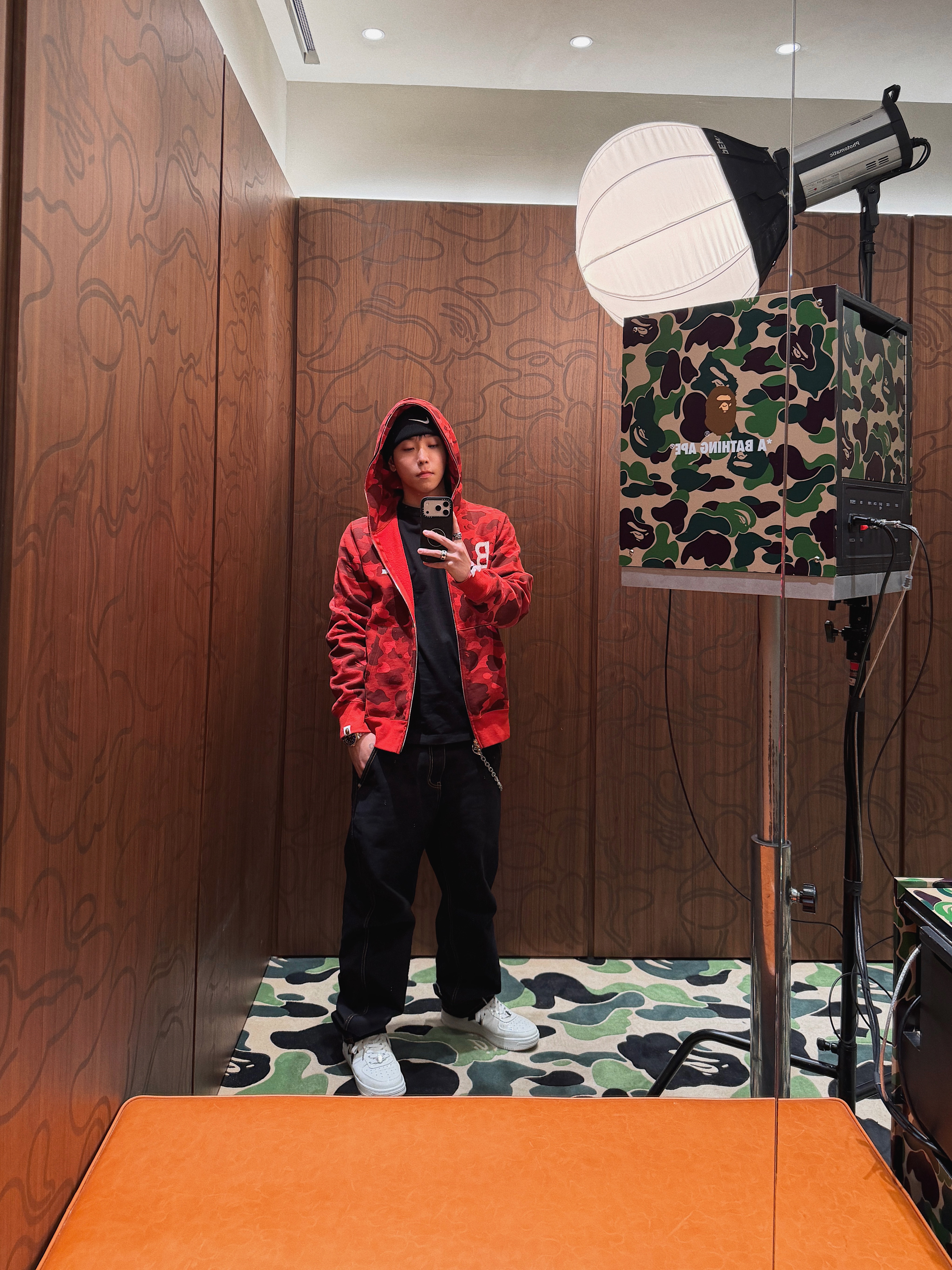 BAPE Color Camo Shark Full Zip Hoodie Red, BAPE Sta #2 White Black 착용 스타일 - 2