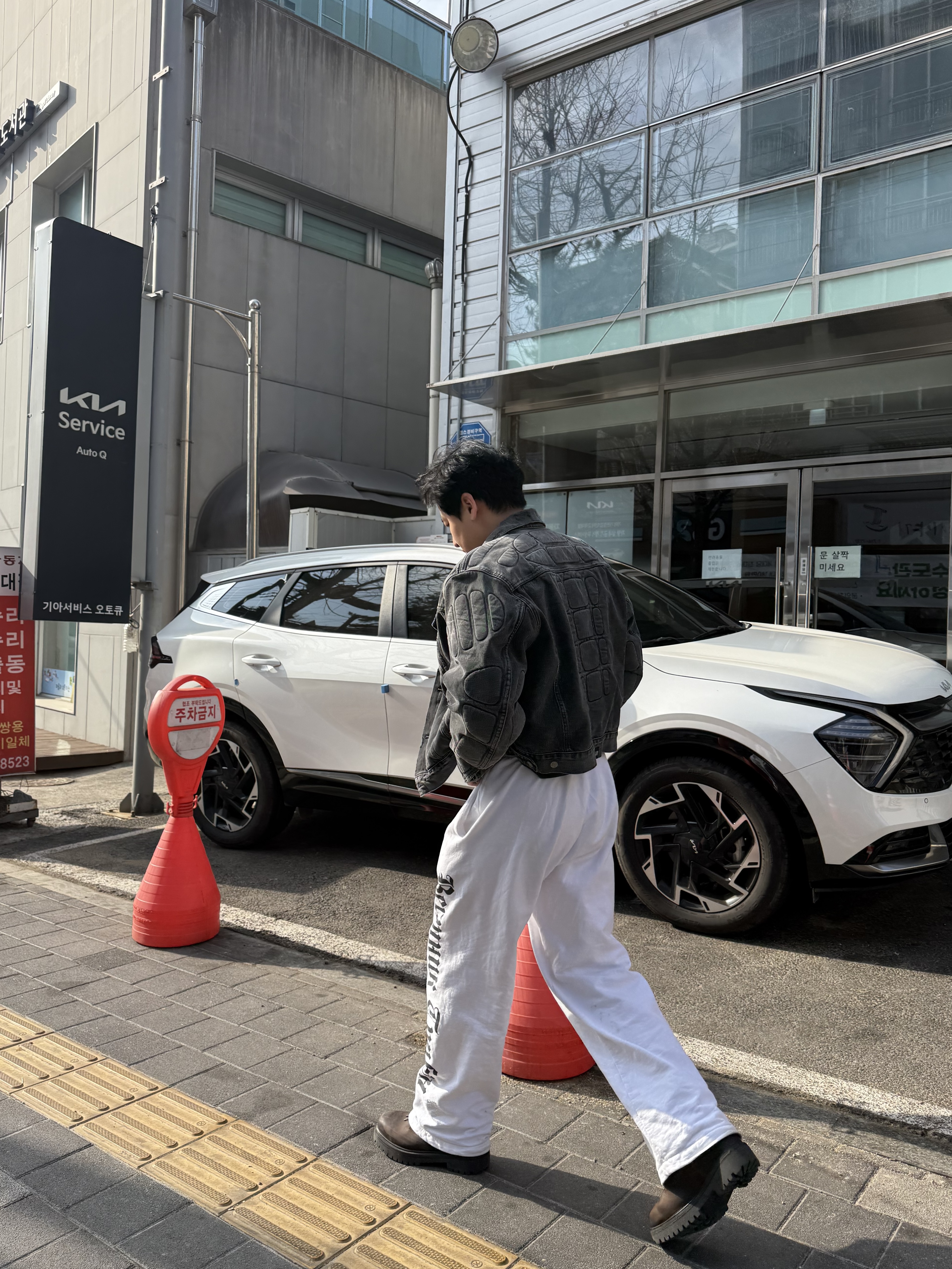 Yeezy Gap Engineered By Balenciaga Padded Denim Jacket Grey Wash, Timberland PRO Dircet Attach 6 Inch Soft Toe Waterproof Work Boot Brown - Wide 착용 스타일 - 3