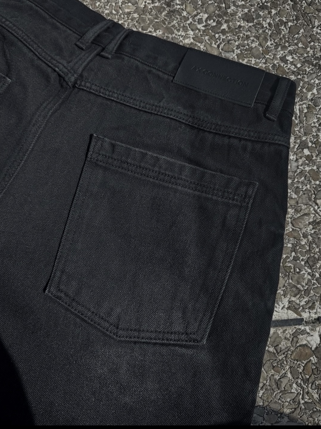 AX CONNECTION Raised Surface Washed Wide Denim Pants 착용 스타일 - 4