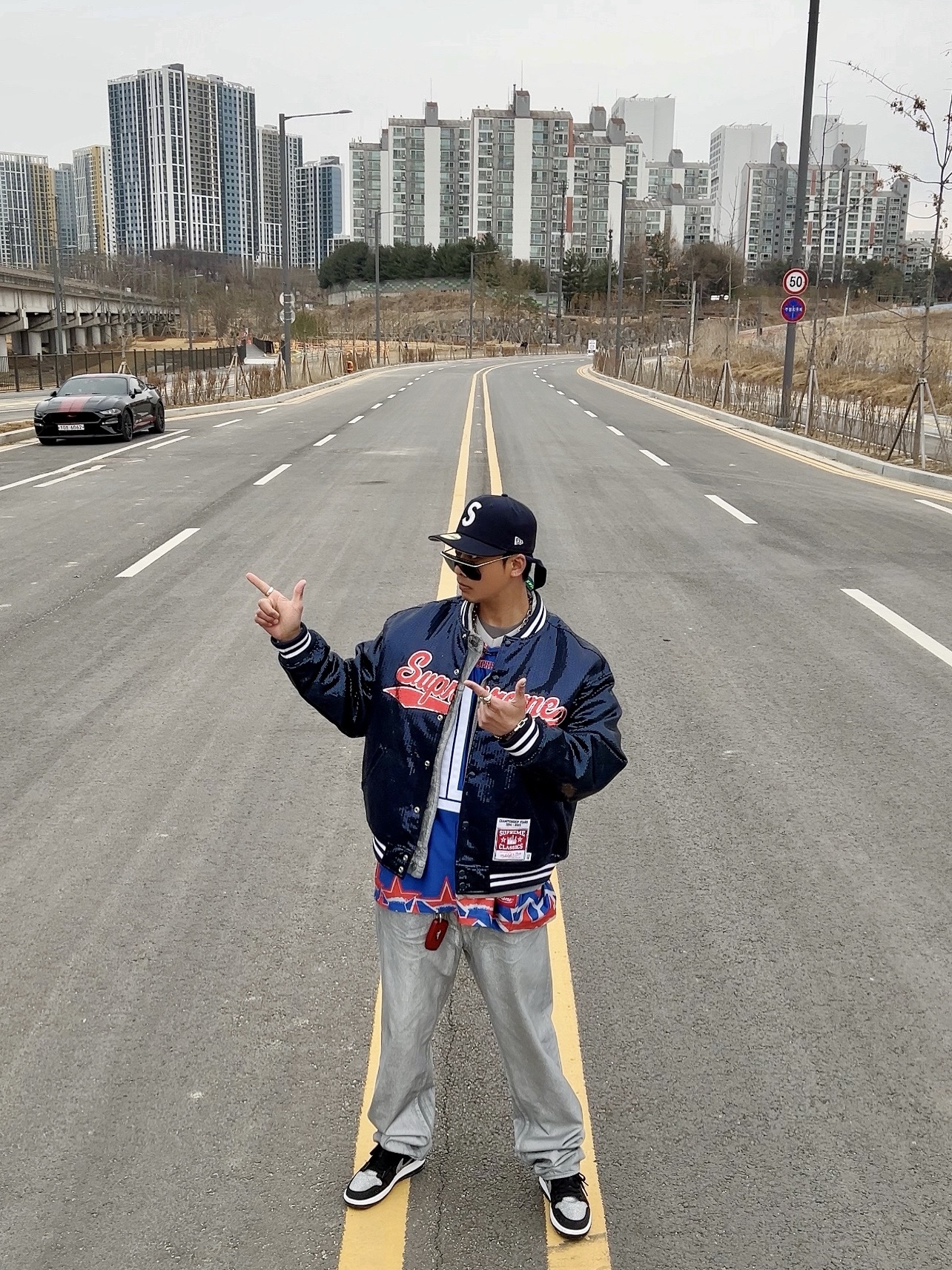 Supreme Swarovski S Logo New Era Navy - 25FW, Supreme Mitchell & Ness Sequin Varsity Jacket Navy - 23SS 착용 스타일