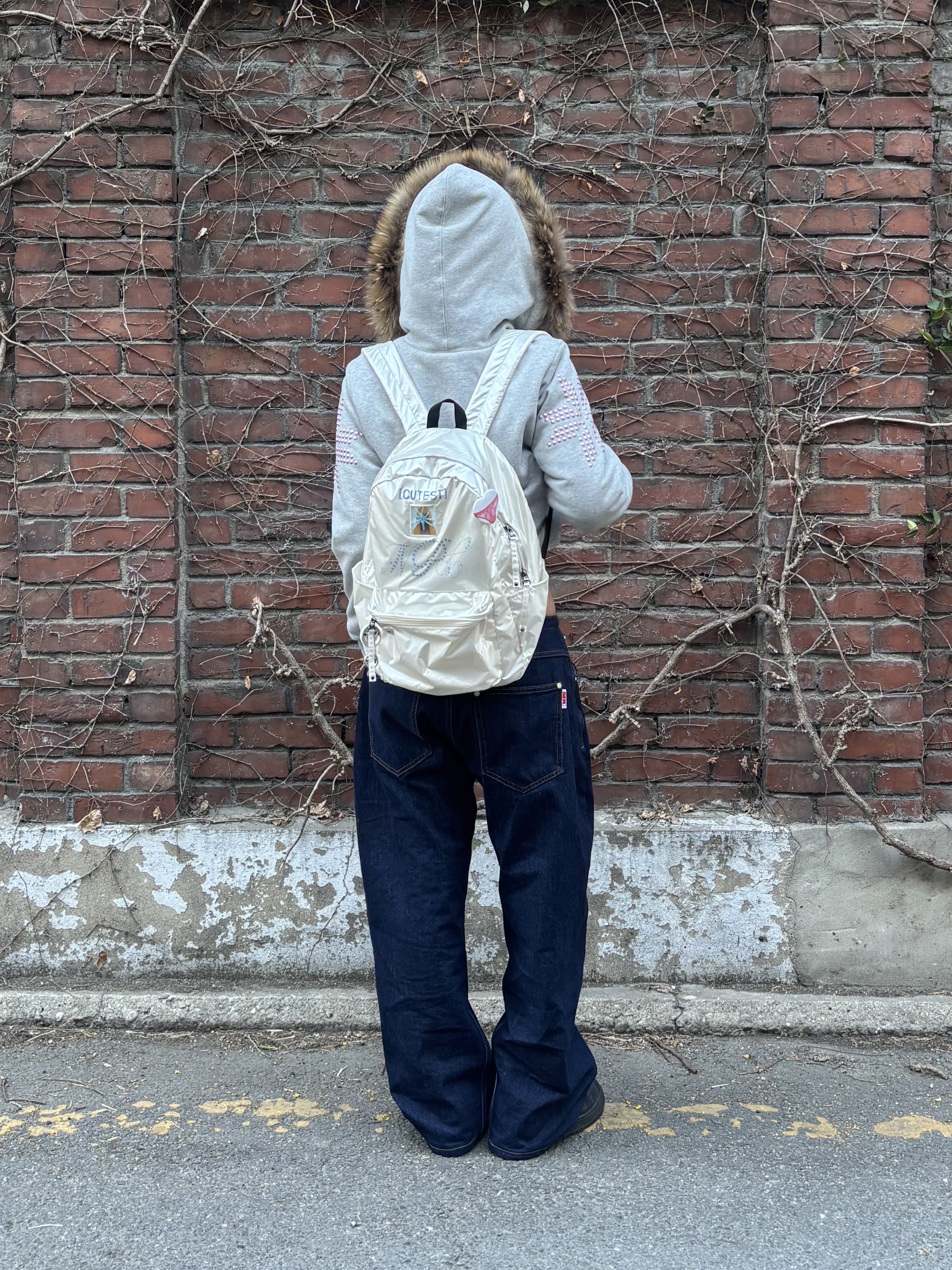 Sculptor NPC Metallic Backpack White, Sculptor NPC Metallic Backpack Pink 착용 스타일