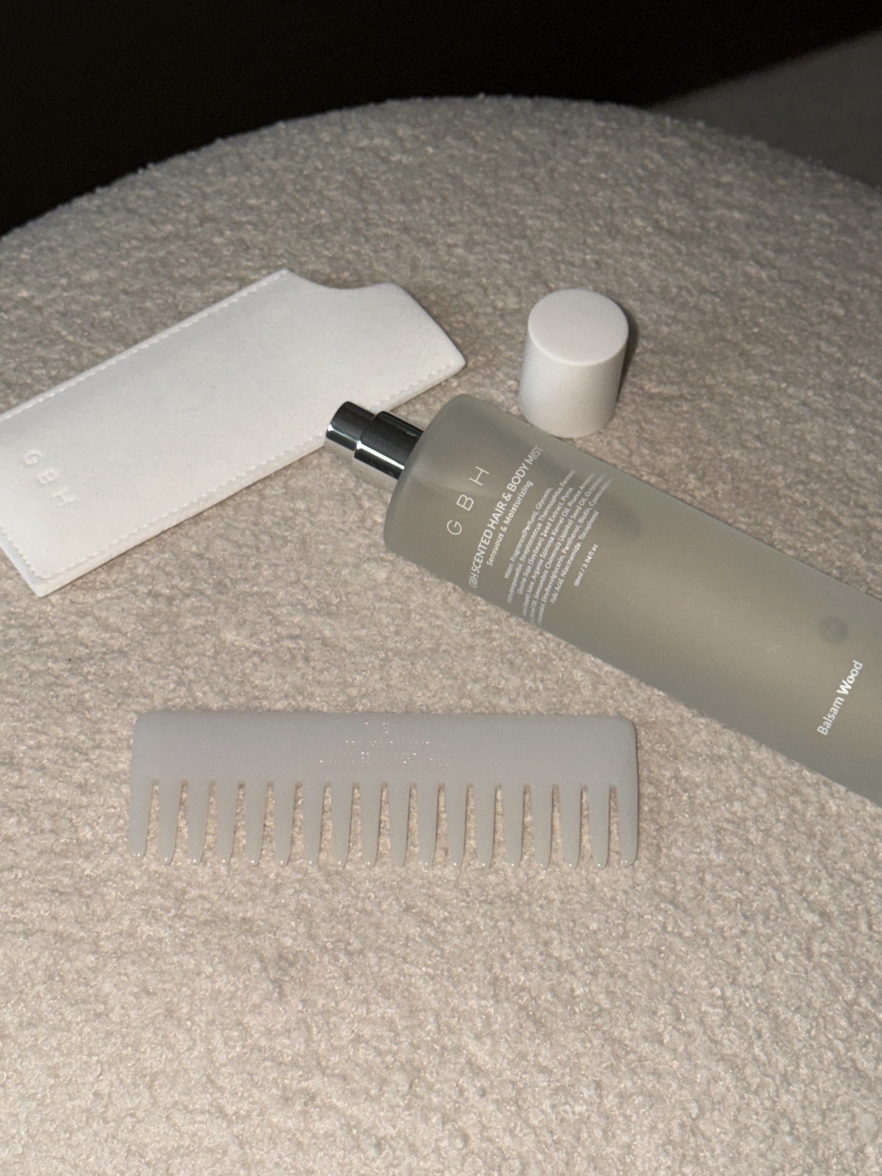 [KREAM 단독] GBH COSMETIC SCENTED HAIR & BODY MIST & HAIR COMB SET 착용 스타일 - 5