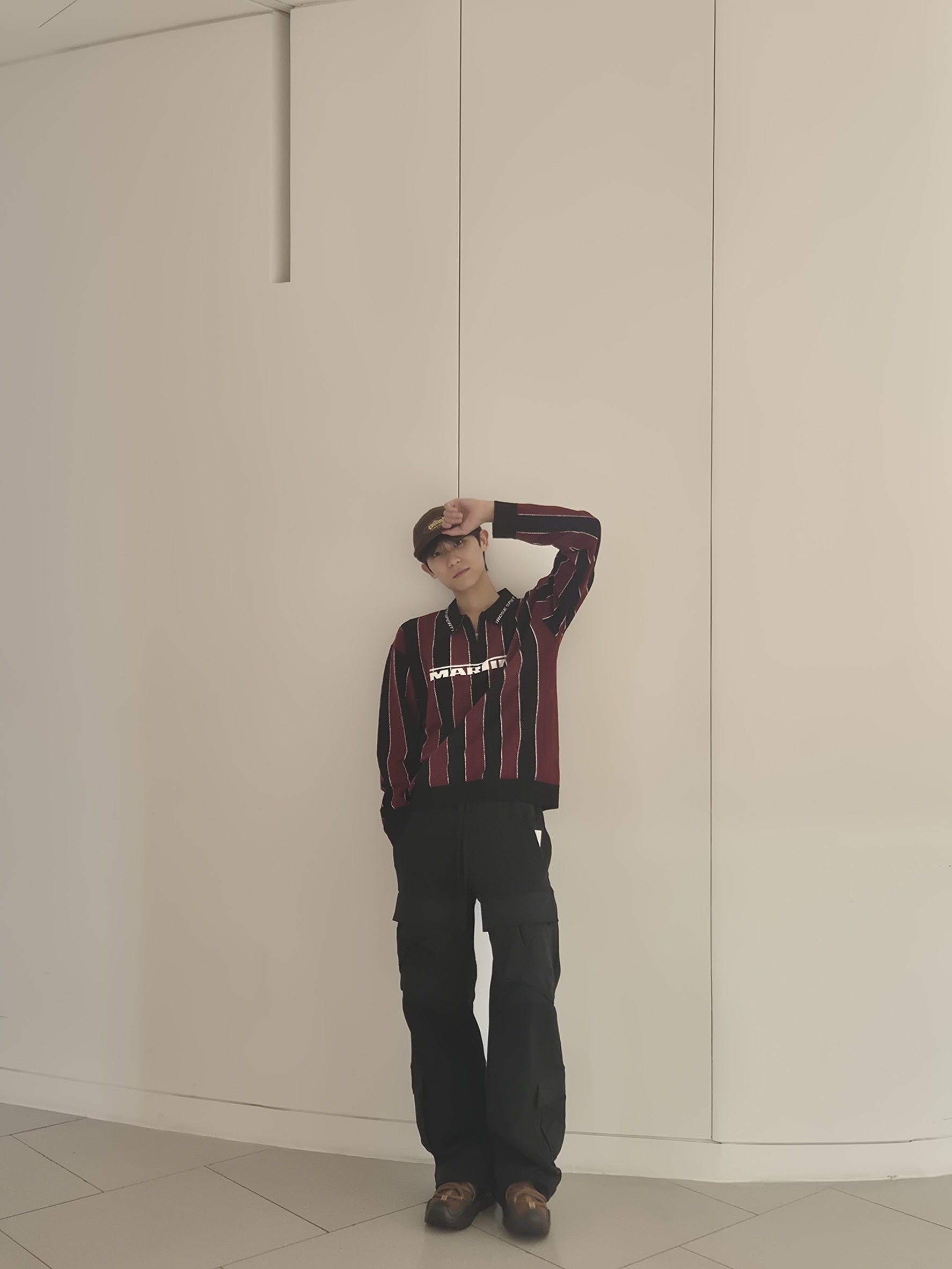 Martine Rose Sporty Logo Polo Black Burgundy - 25FW 착용 스타일 - 3