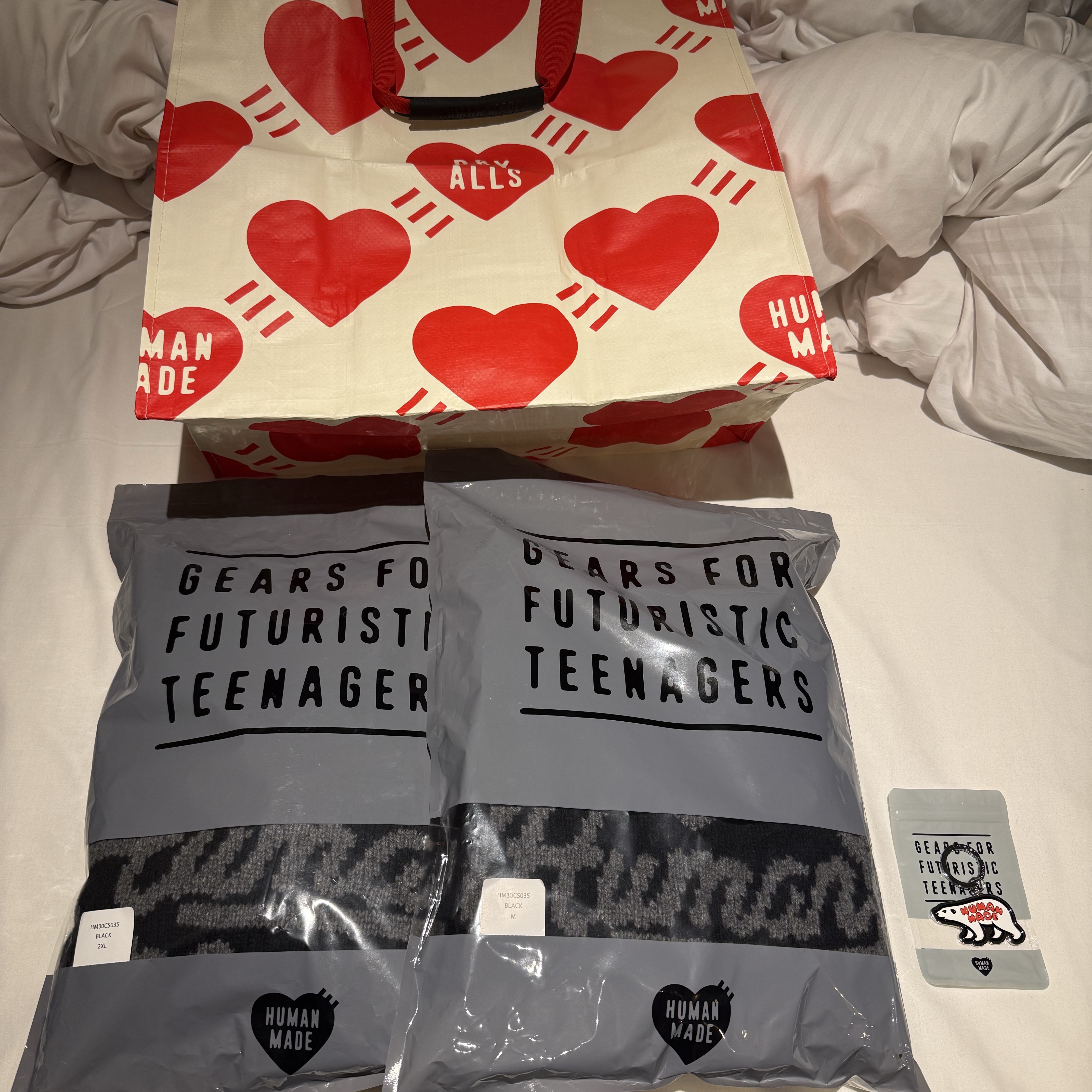 Human Made Heart Knit Sweater Black, Human Made Animal Pin #2 White 착용 스타일