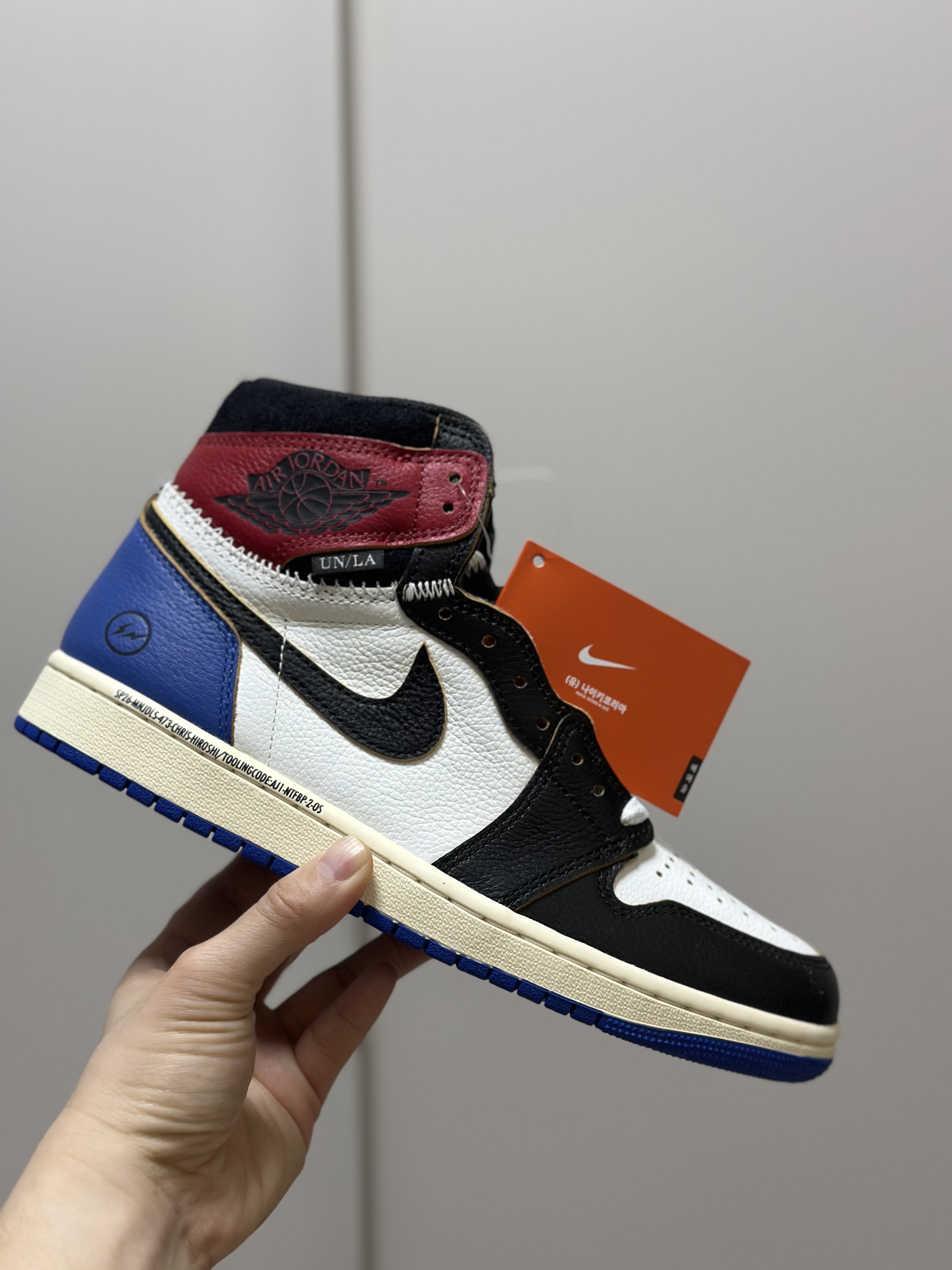 Jordan 1 x Fragment x Union LA Black and Varsity Red 착용 스타일