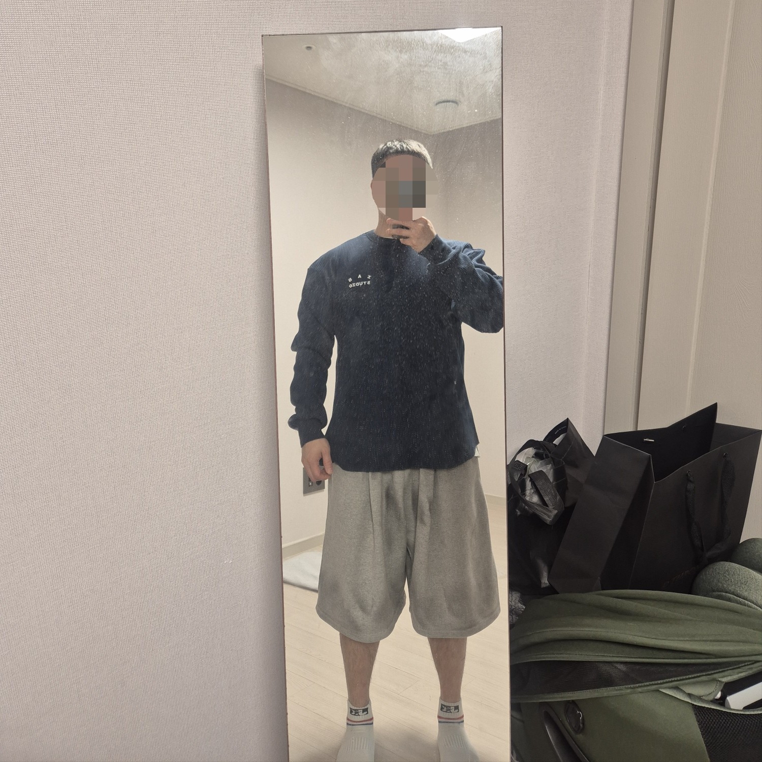 IAB Studio IAB Waffle Long Sleeve Navy 착용 스타일 - 1