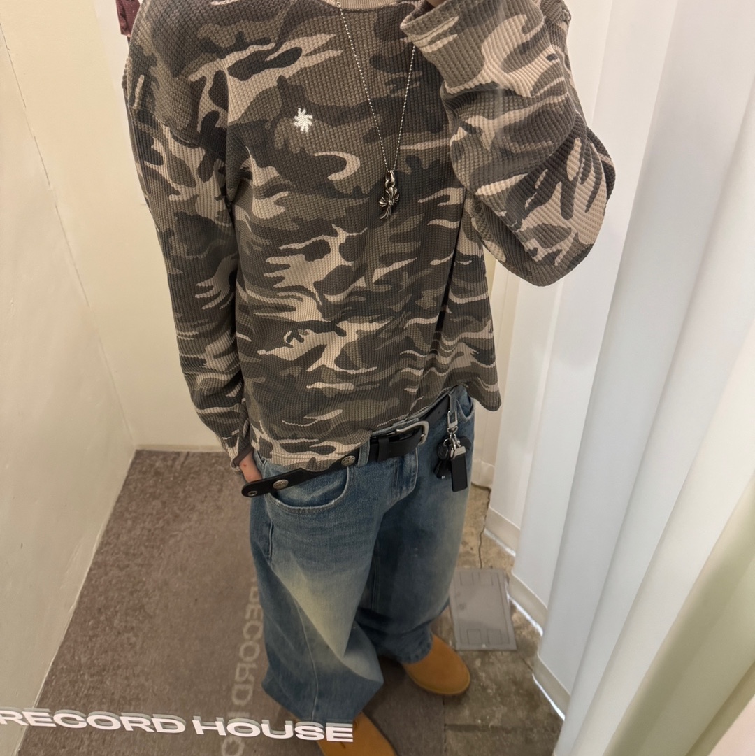 SLOW RECORD HOUSE Fingerhole Crop Long Sleeve Camo Beige, SLOW RECORD HOUSE Washed Wide Denim Pants Vintage Blue 착용 스타일 - 2