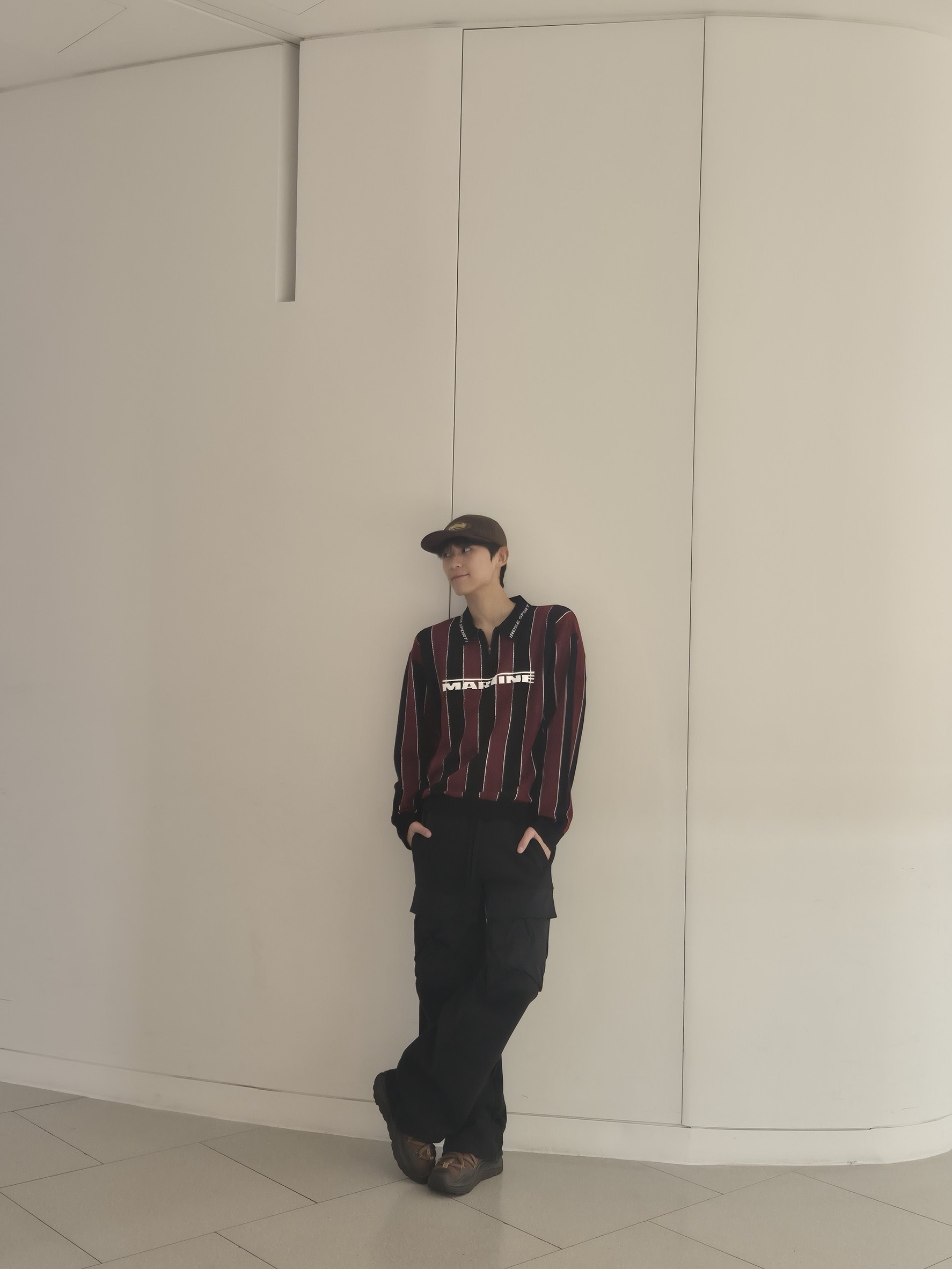 Martine Rose Sporty Logo Polo Black Burgundy - 25FW 착용 스타일 - 4