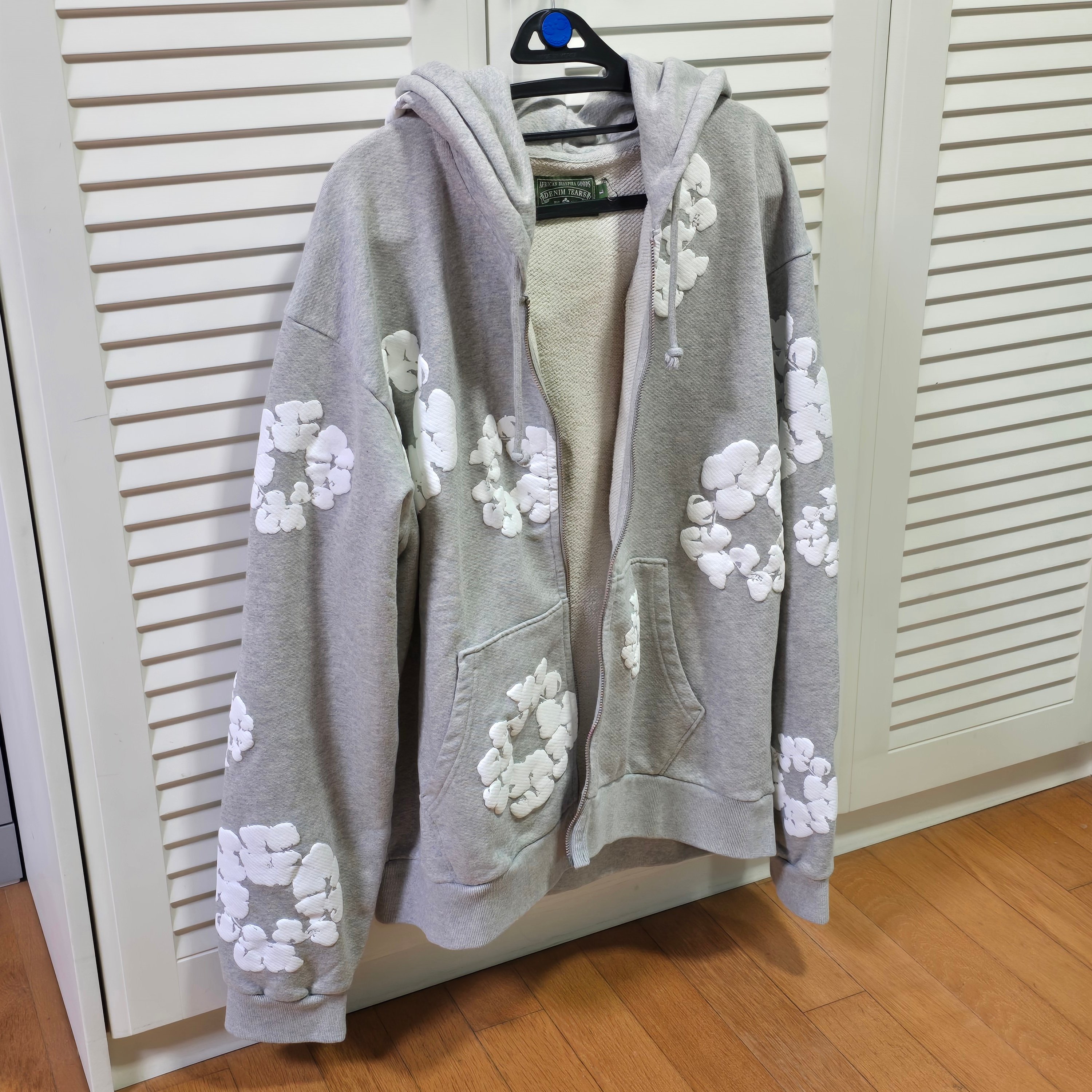 Denim Tears Cotton Wreath Zip Hoodie Grey 착용 스타일