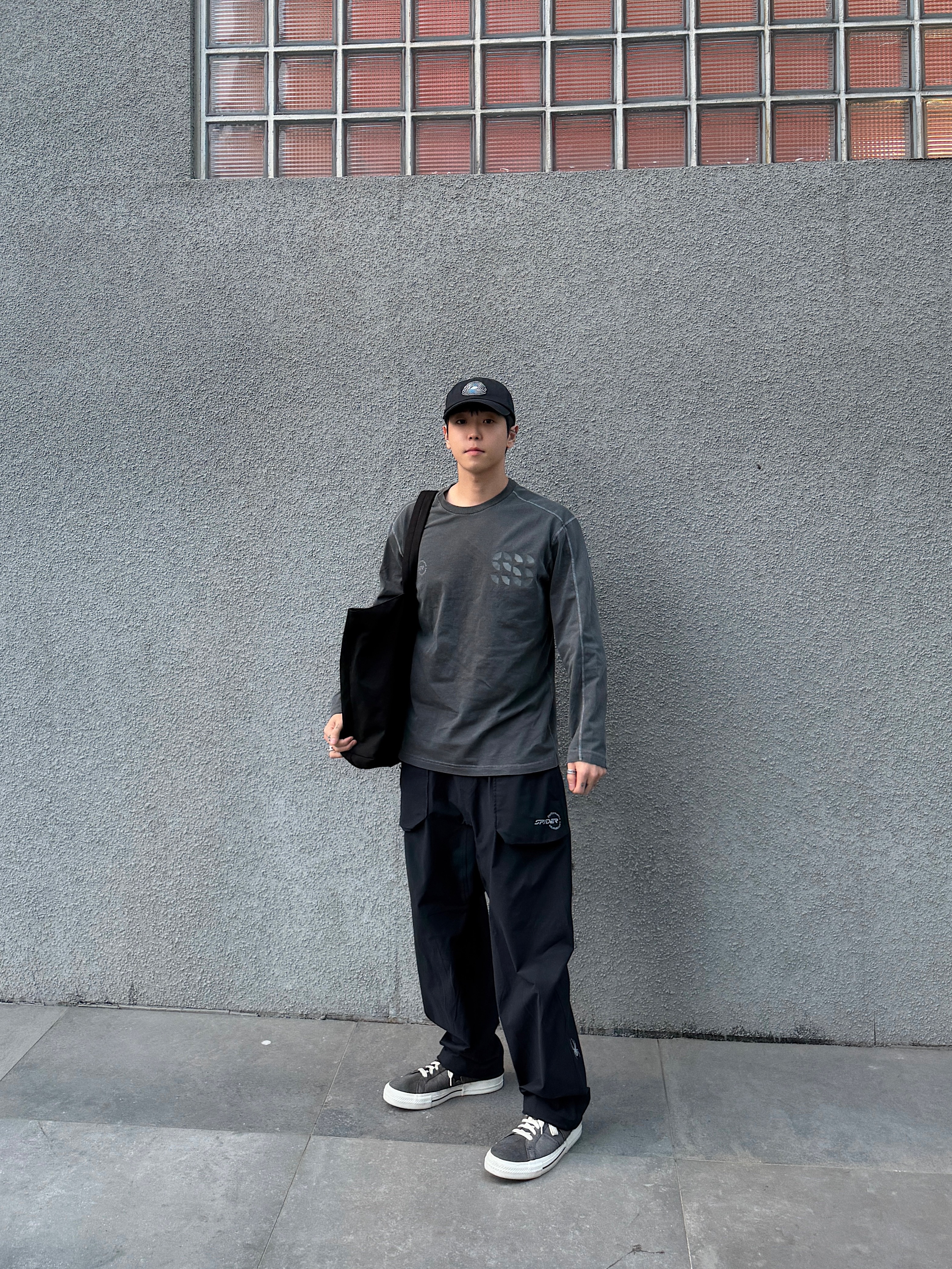 Converse x Drkshdw One Star Dark Dust, Post Archive Faction (Paf) 8.0 CVSM Bag Large Black 착용 스타일 - 2