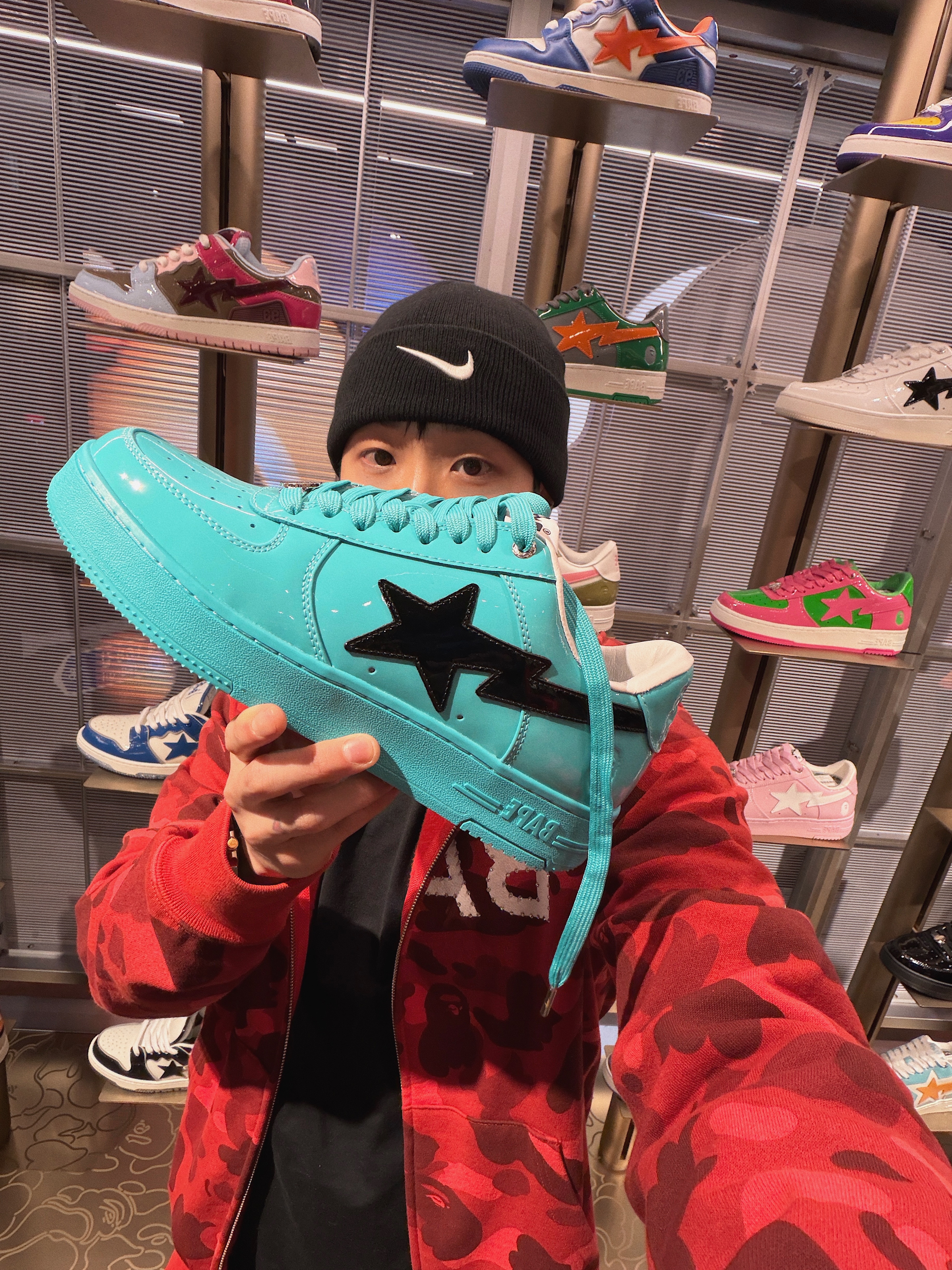 BAPE Color Camo Shark Full Zip Hoodie Red, BAPE Sta #2 White Black 착용 스타일 - 3