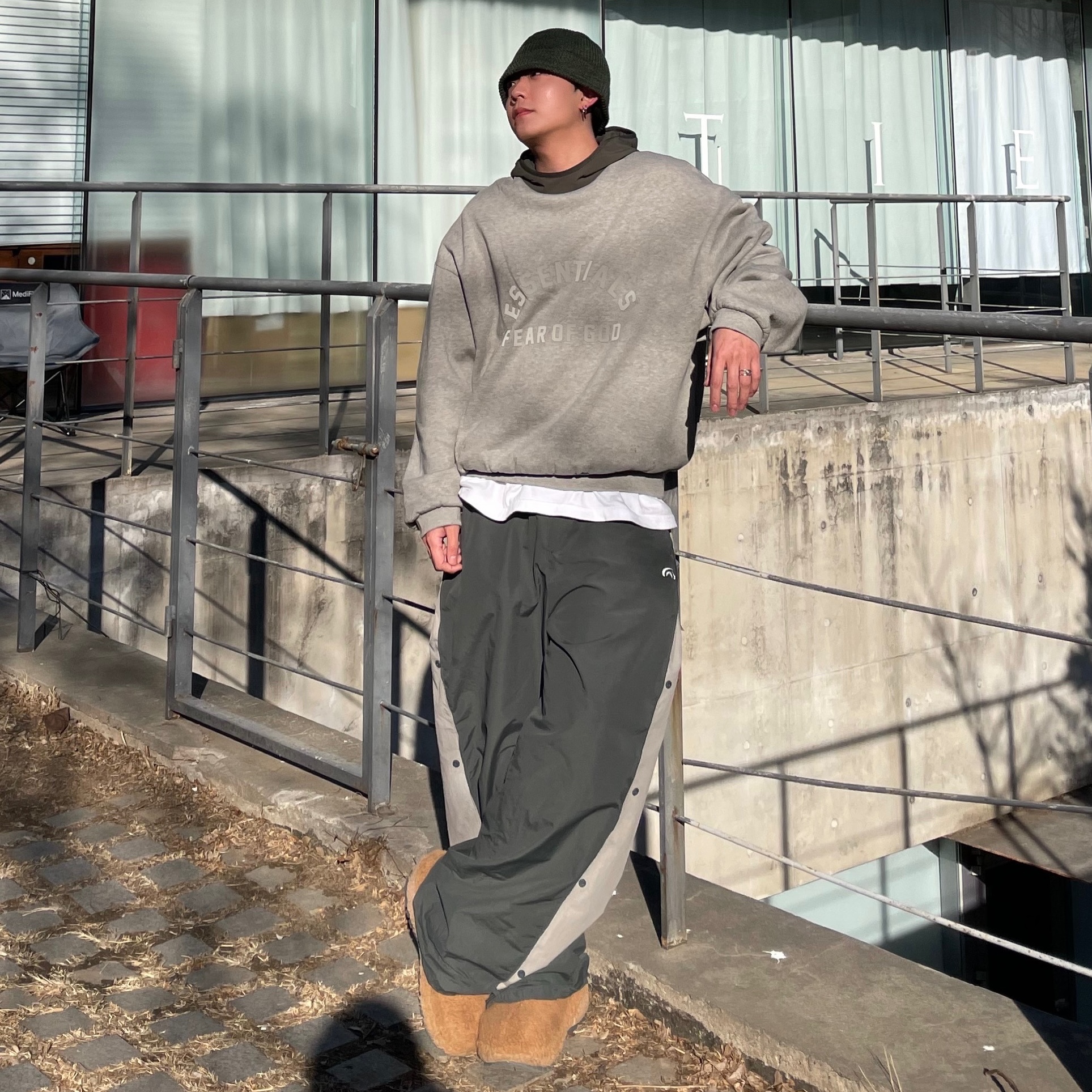 Essentials Nylon Fleece Hoodie Dark Heather Oatmeal Ink - 24SS 착용 스타일