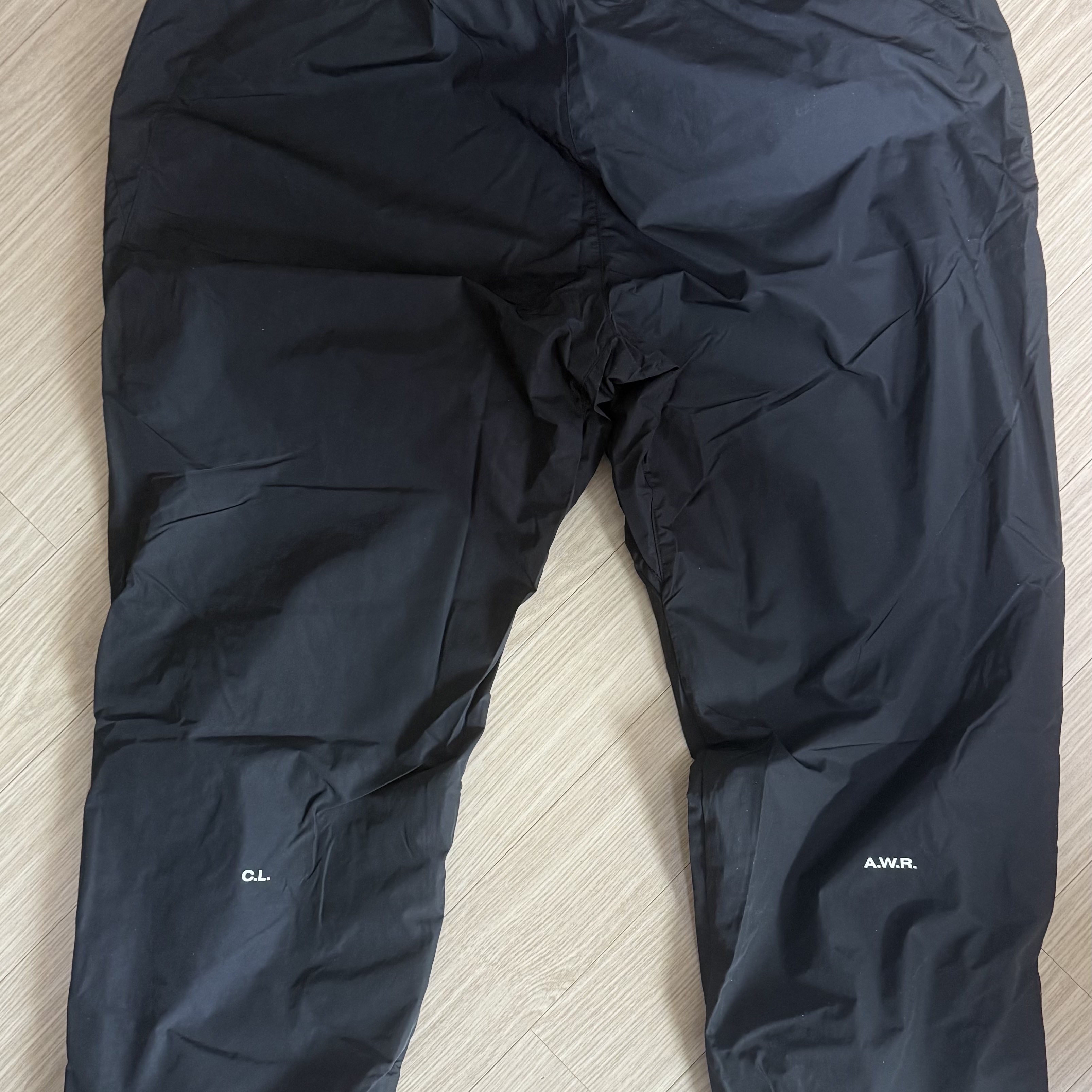 Nike x Drake Nocta Woven Track Pants Black (FN7668-010) 착용 스타일 - 2