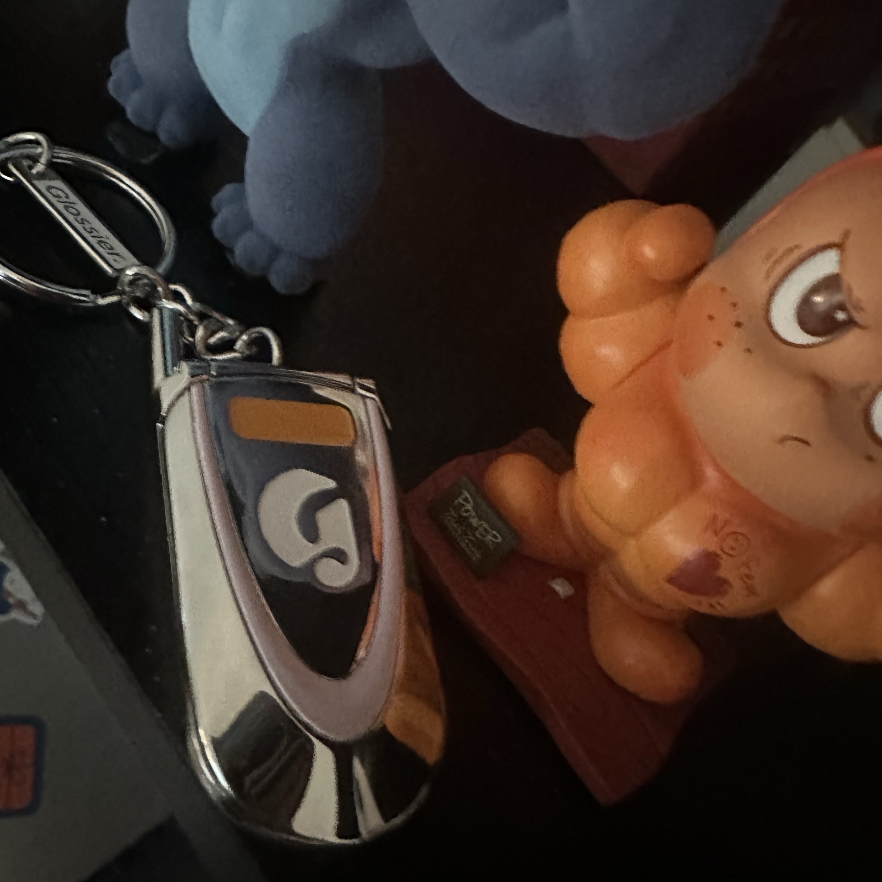 Glossier Cell Phone Keychain - LA Exclusive, Pop Mart Mega Α Skullpanda Red Crystal 400% 착용 스타일 - 2