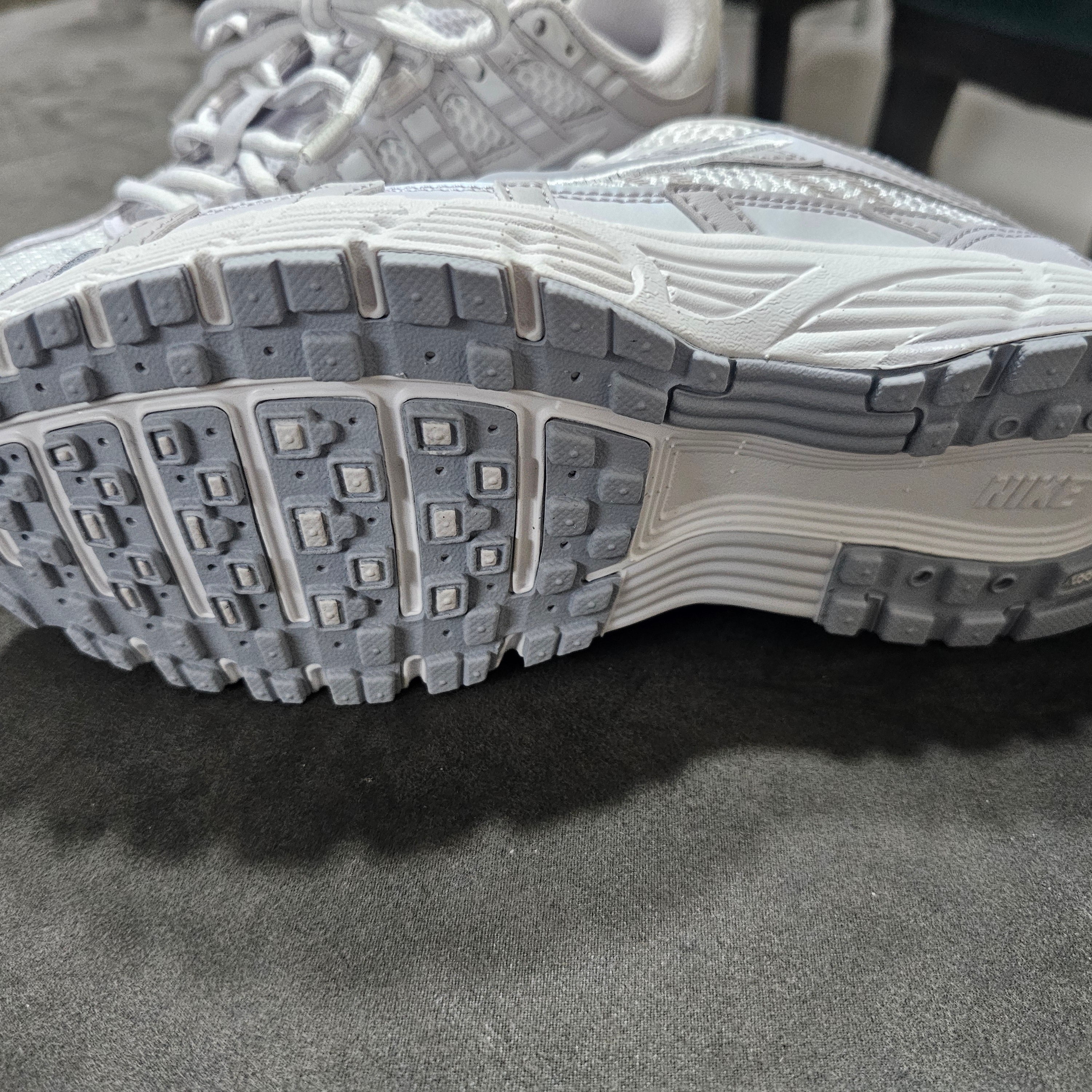 (W) Nike P-6000 SE Summit White Vast Grey 착용 스타일 - 3