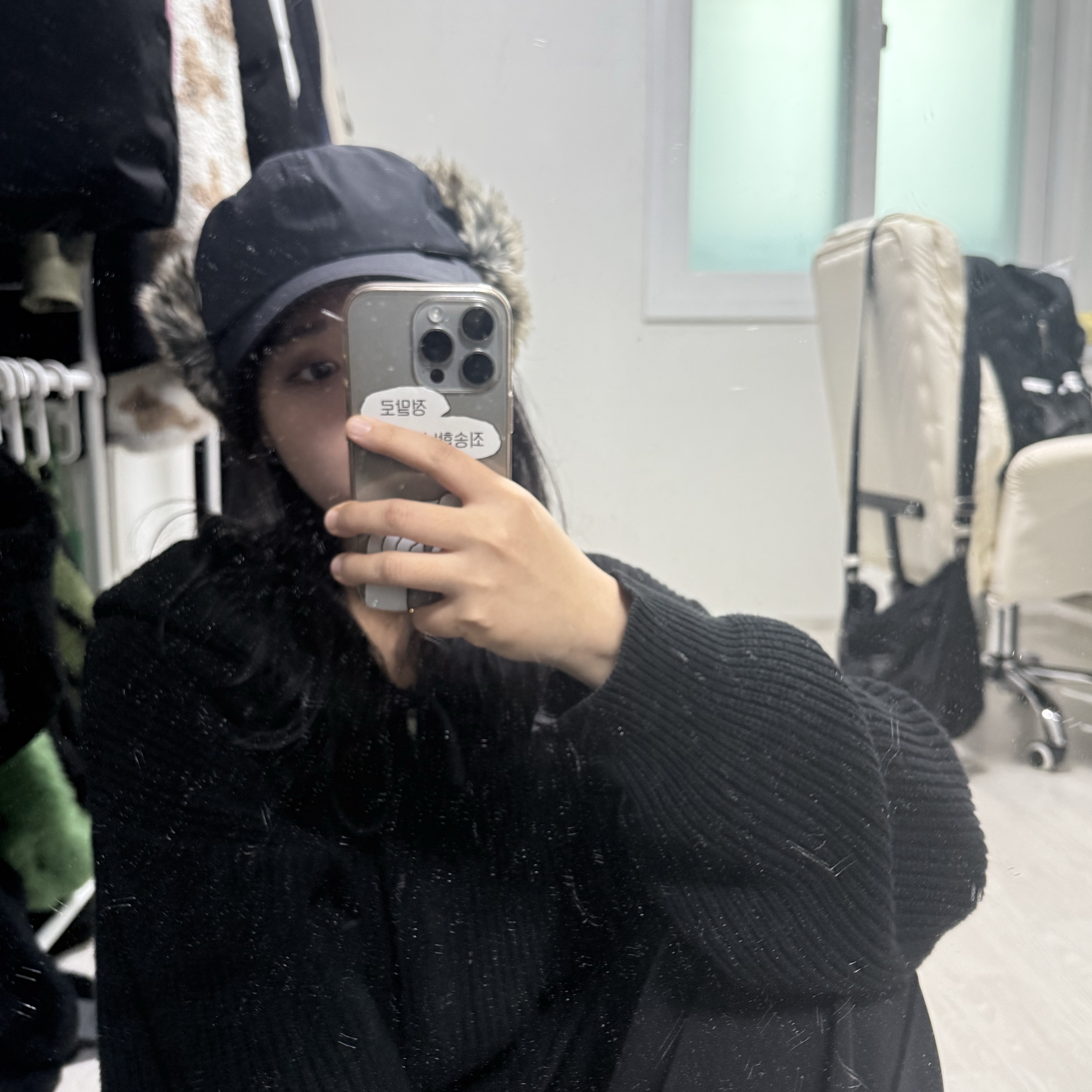 Palace Gore-Tex Dog Ear 6-Panel Black - 23FW 착용 스타일