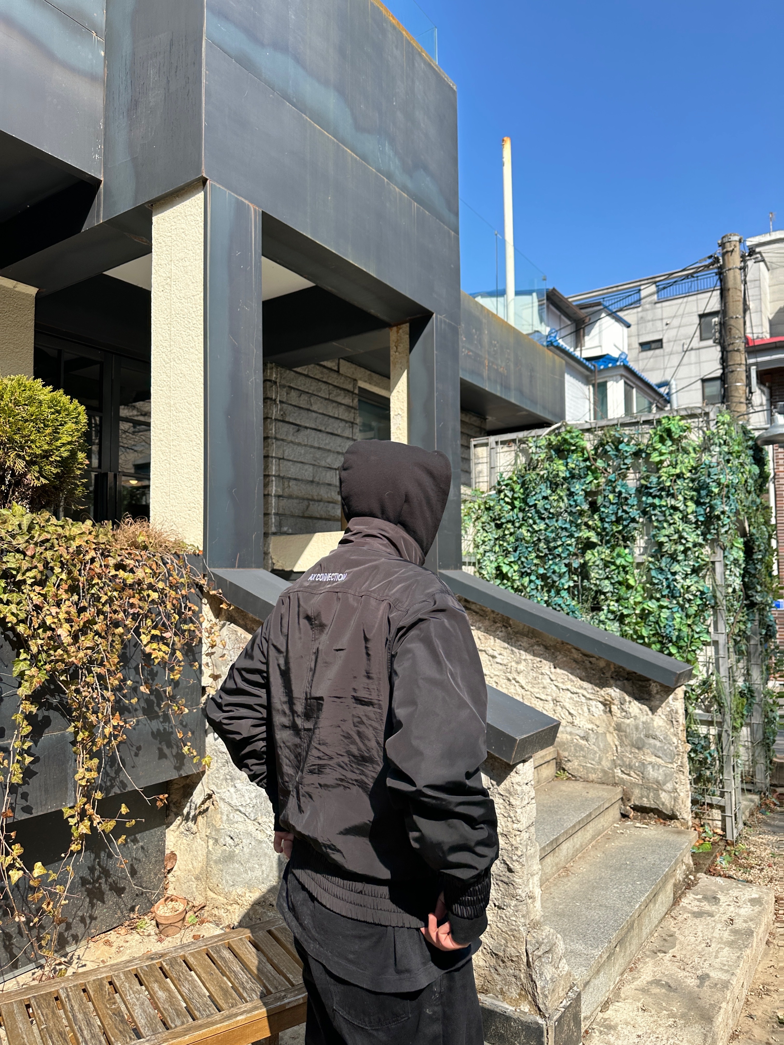AX CONNECTION Logo Cropped Work Jacket, AX CONNECTION Logo Sweat Hoodie Zip-up 착용 스타일 - 1