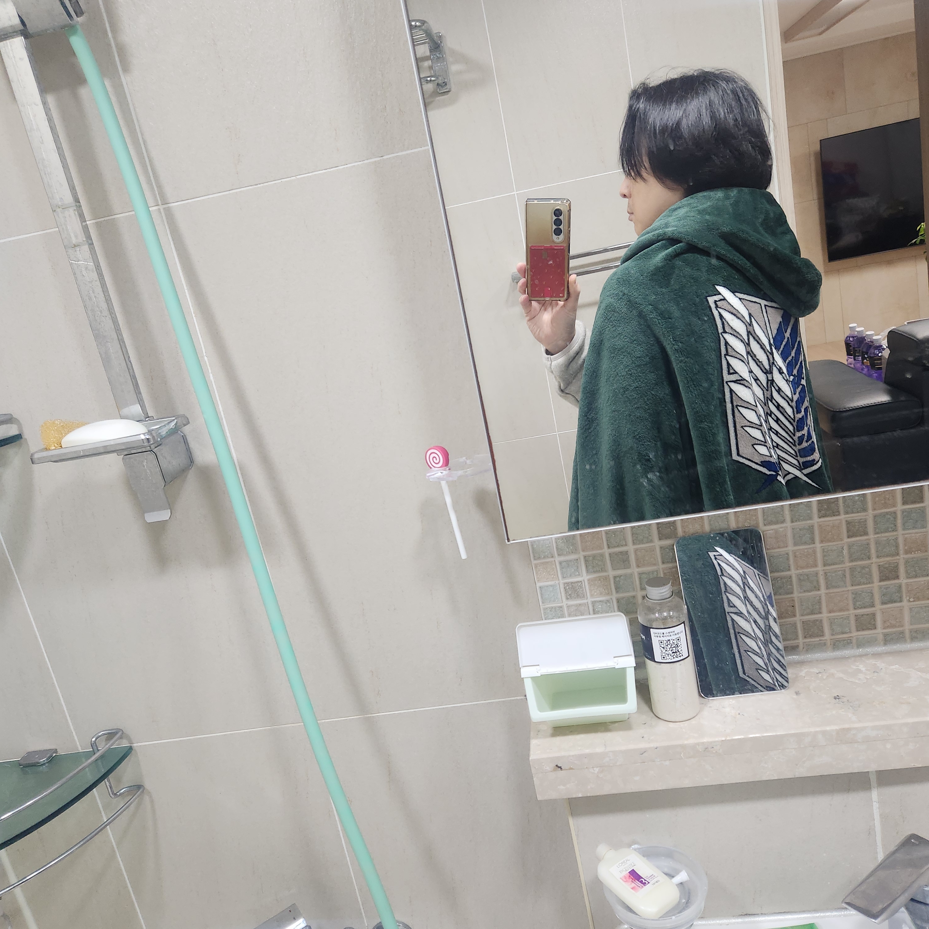 Frank Burger × Attack On Titan Scouting Legion Cloak Blanket 착용 스타일