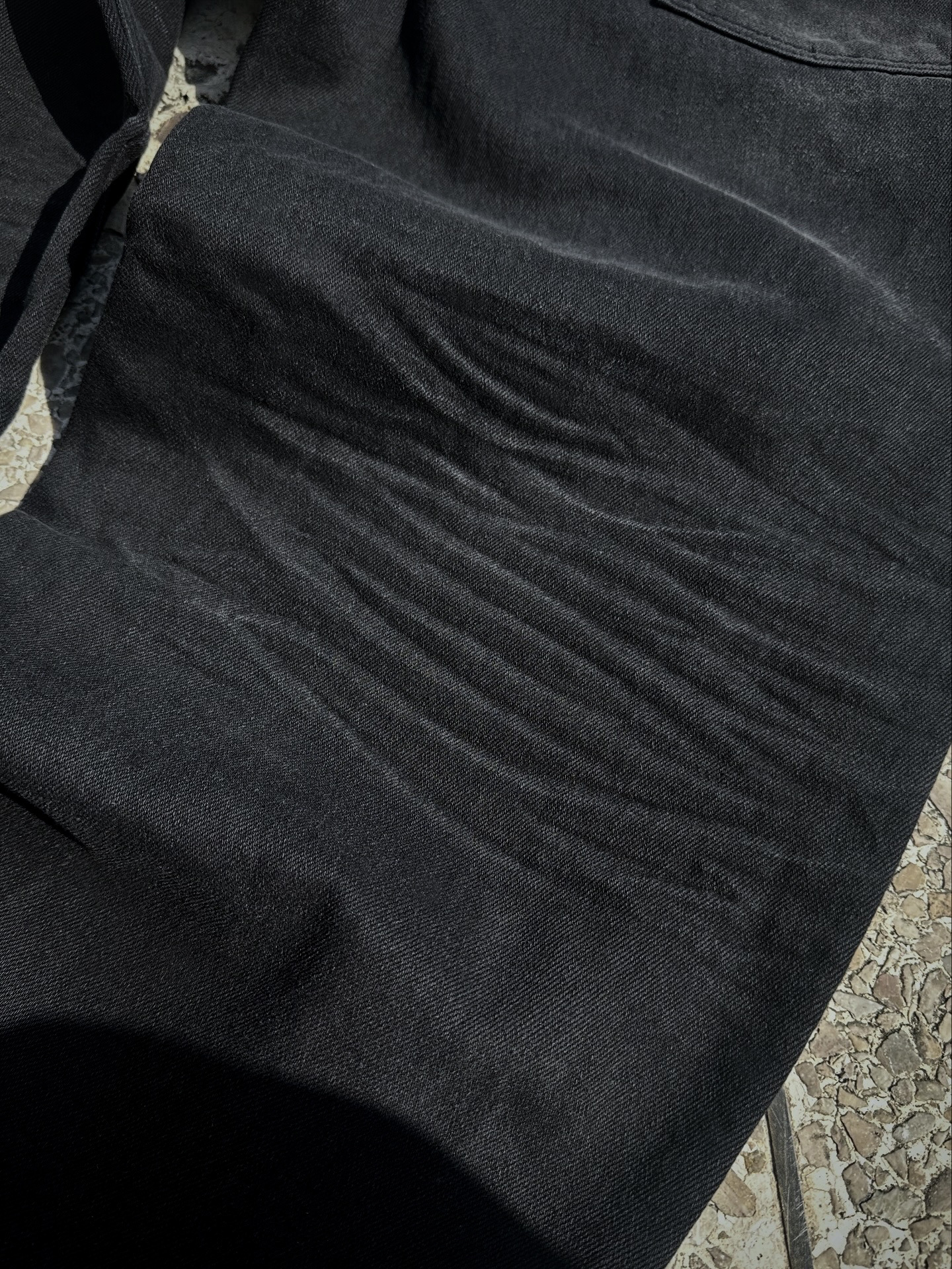 AX CONNECTION Raised Surface Washed Wide Denim Pants 착용 스타일 - 2