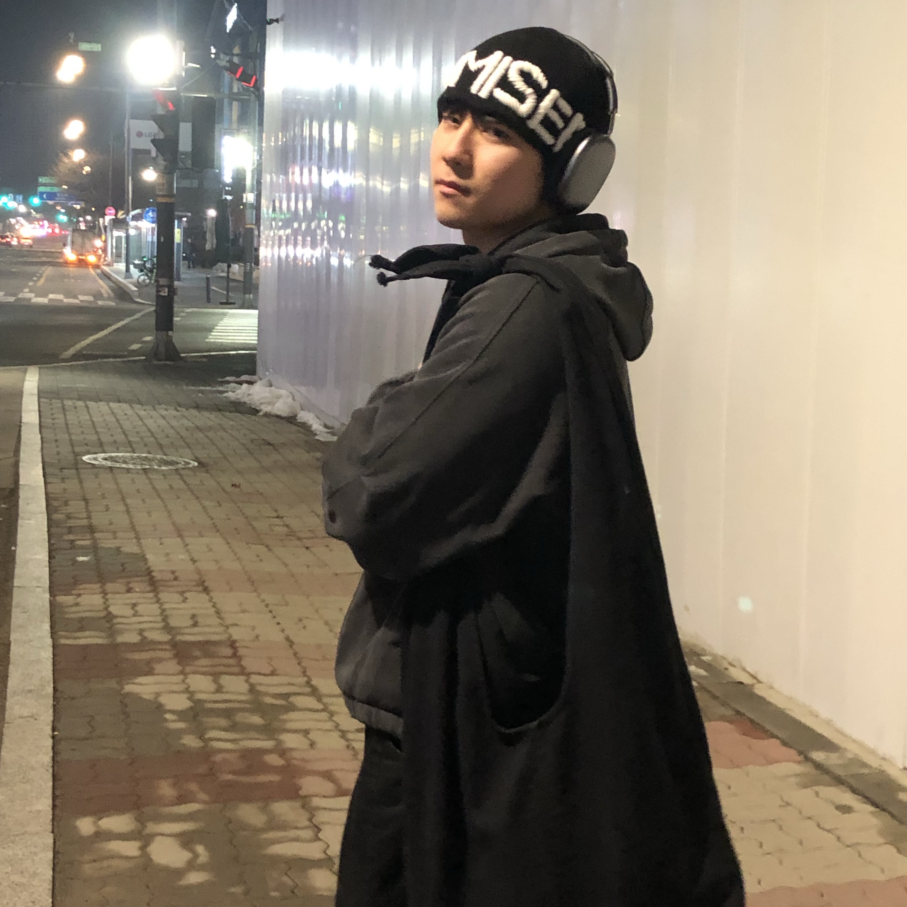 Keymisery Handmade Beanie Black, Apple AirPods Max Lightning Space Gray (Korean Ver.) 착용 스타일