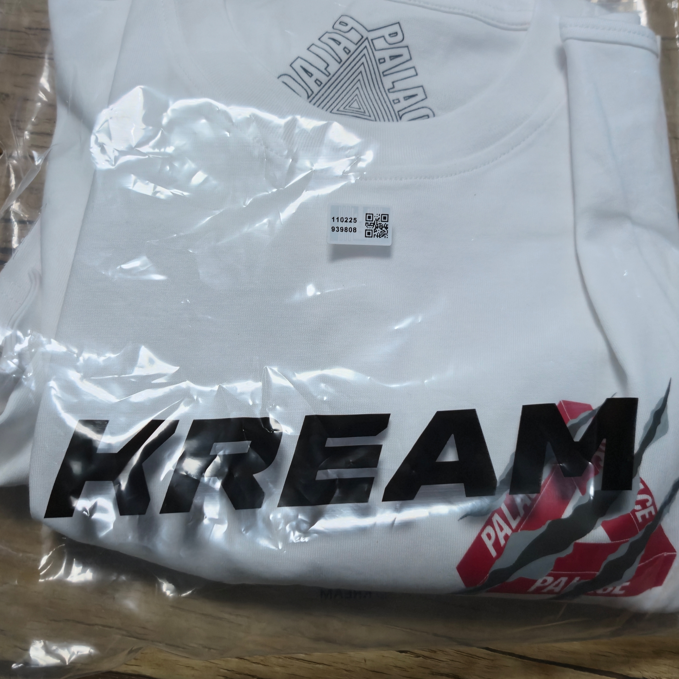 Palace Ripped Tri T-Shirt White - 25SS 착용 스타일