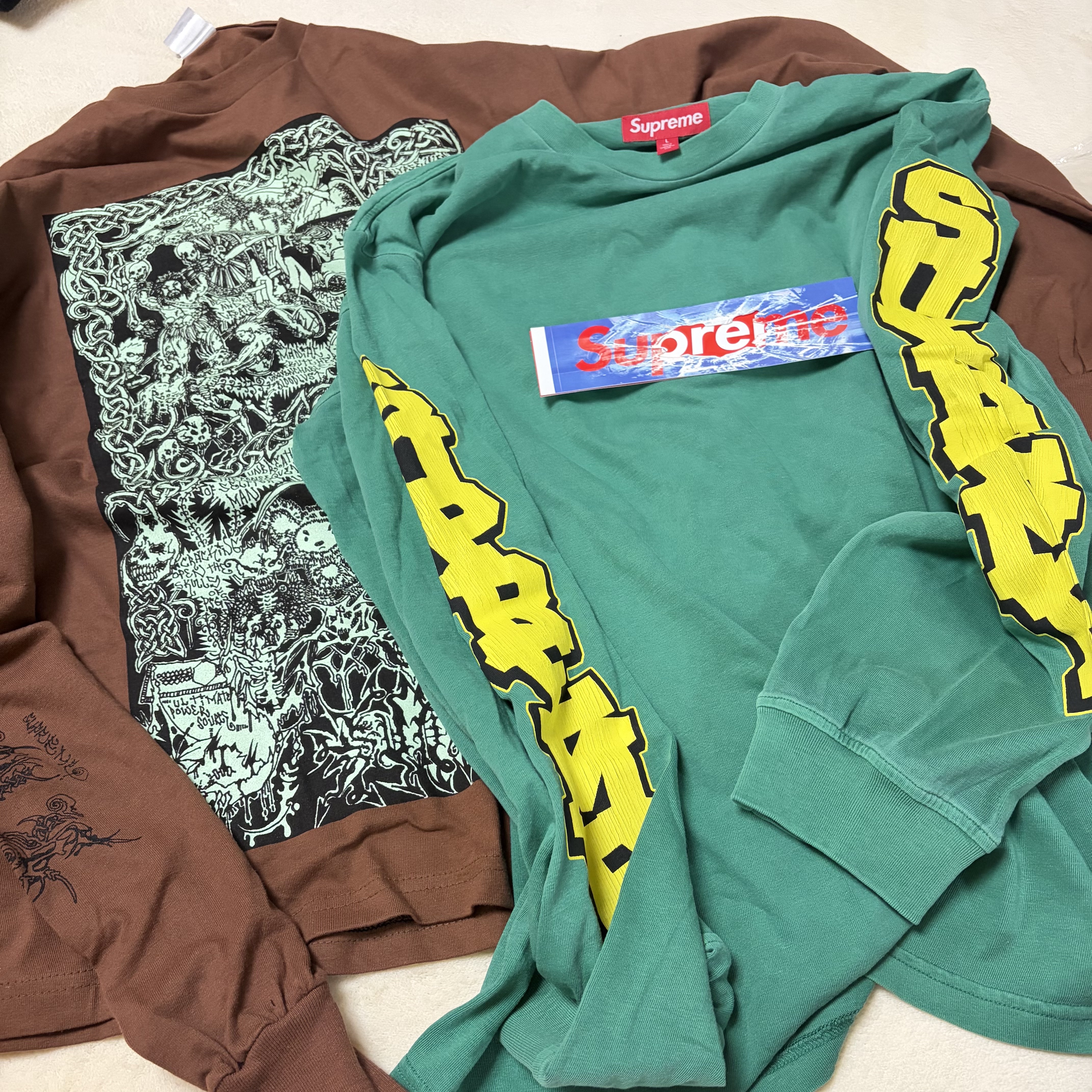 Supreme Wombat L/S T-Shirt Brown - 26SS, Supreme Cracked Sleeve L/S Top Washed Green - 26SS 착용 스타일