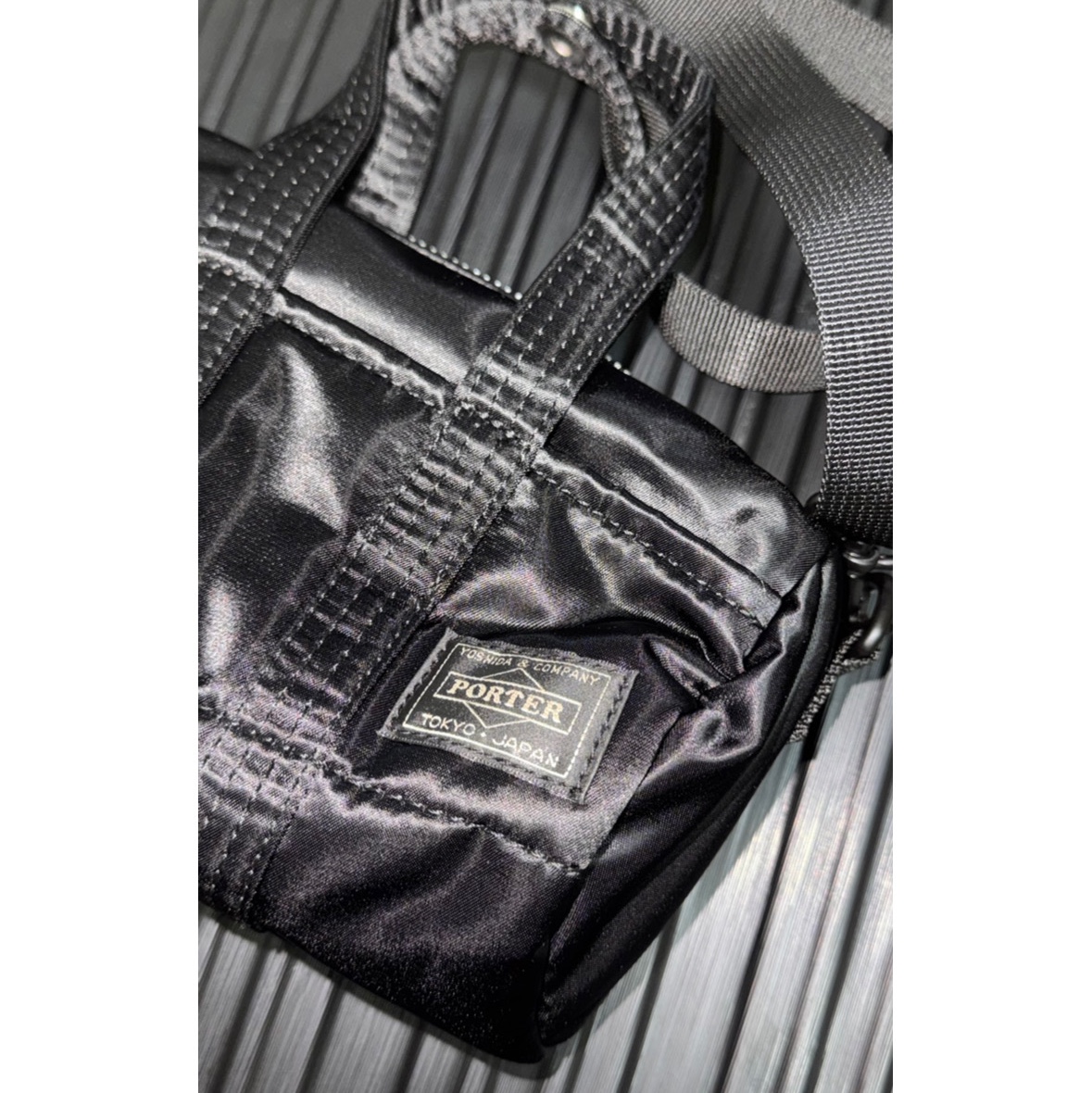 Porter Howl Boston Bag Mini Black 착용 스타일