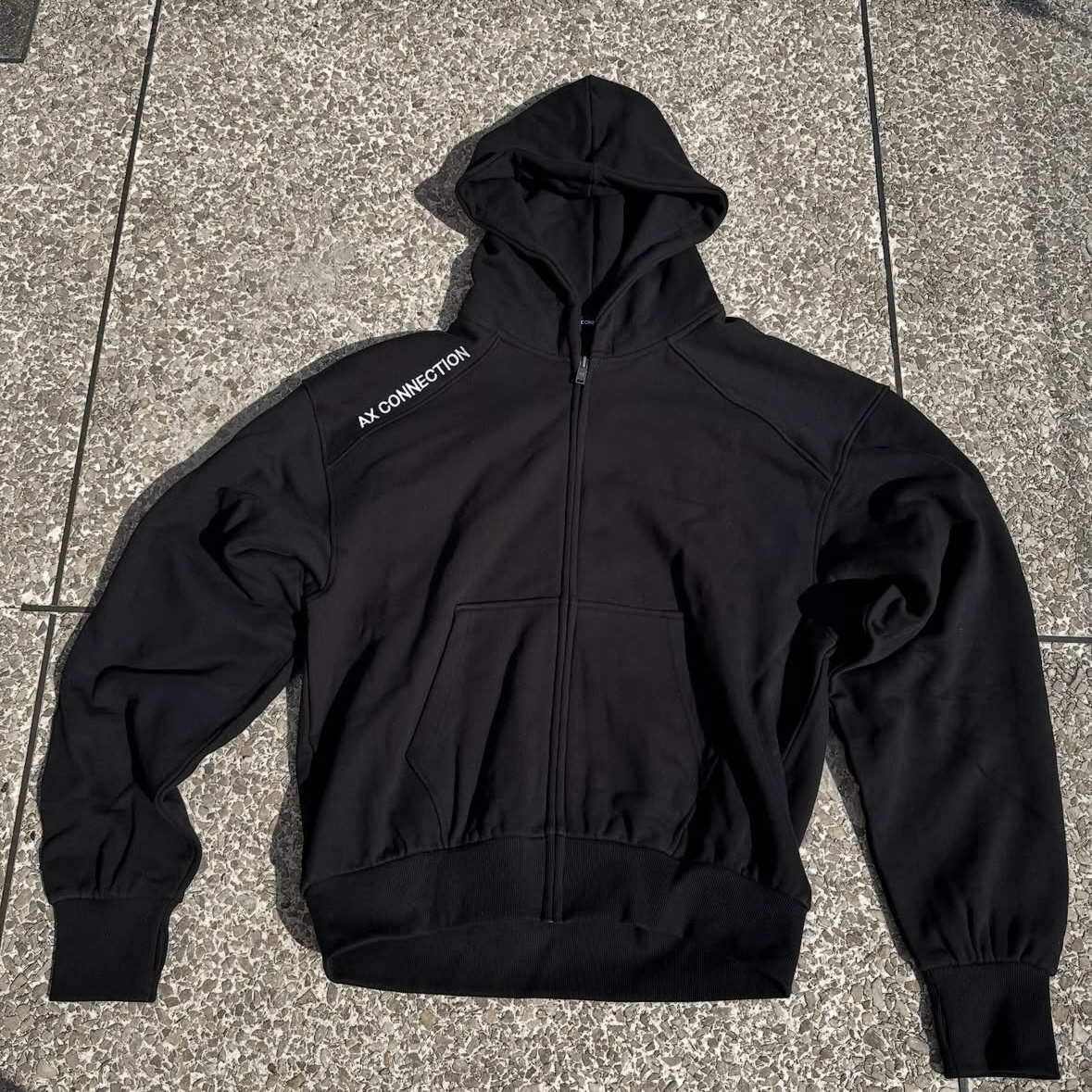 AX CONNECTION Logo Sweat Hoodie Zip-up 착용 스타일 - 1