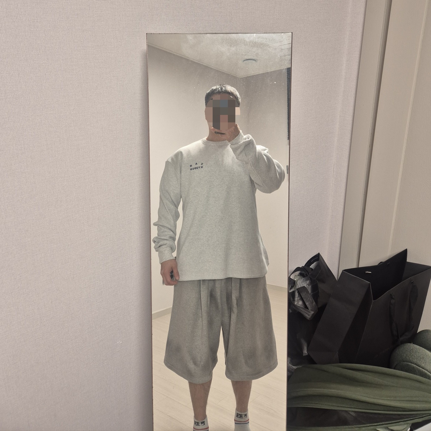 IAB Studio IAB Waffle Long Sleeve Light Gray 착용 스타일 - 1