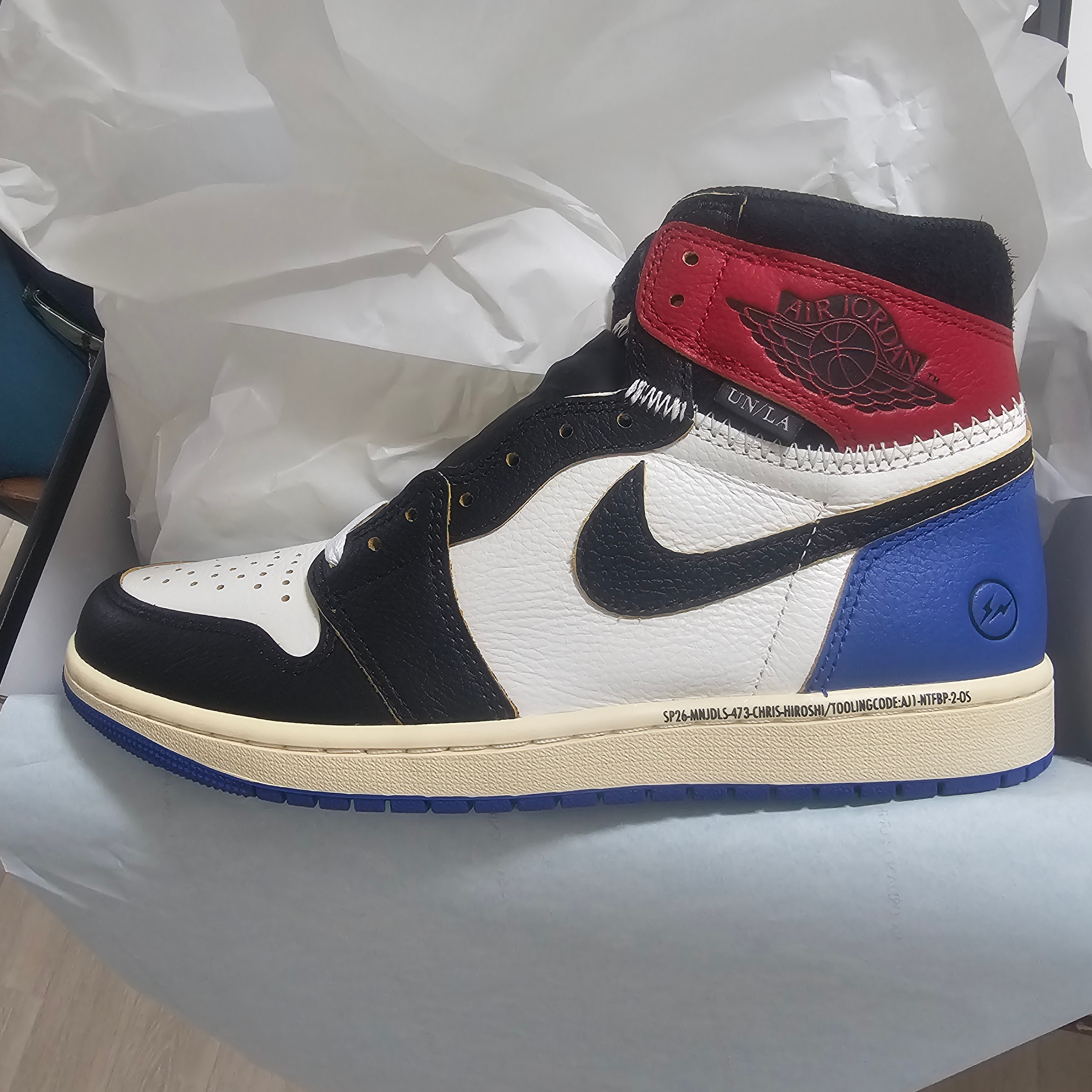 Jordan 1 x Fragment x Union LA Black and Varsity Red 착용 스타일