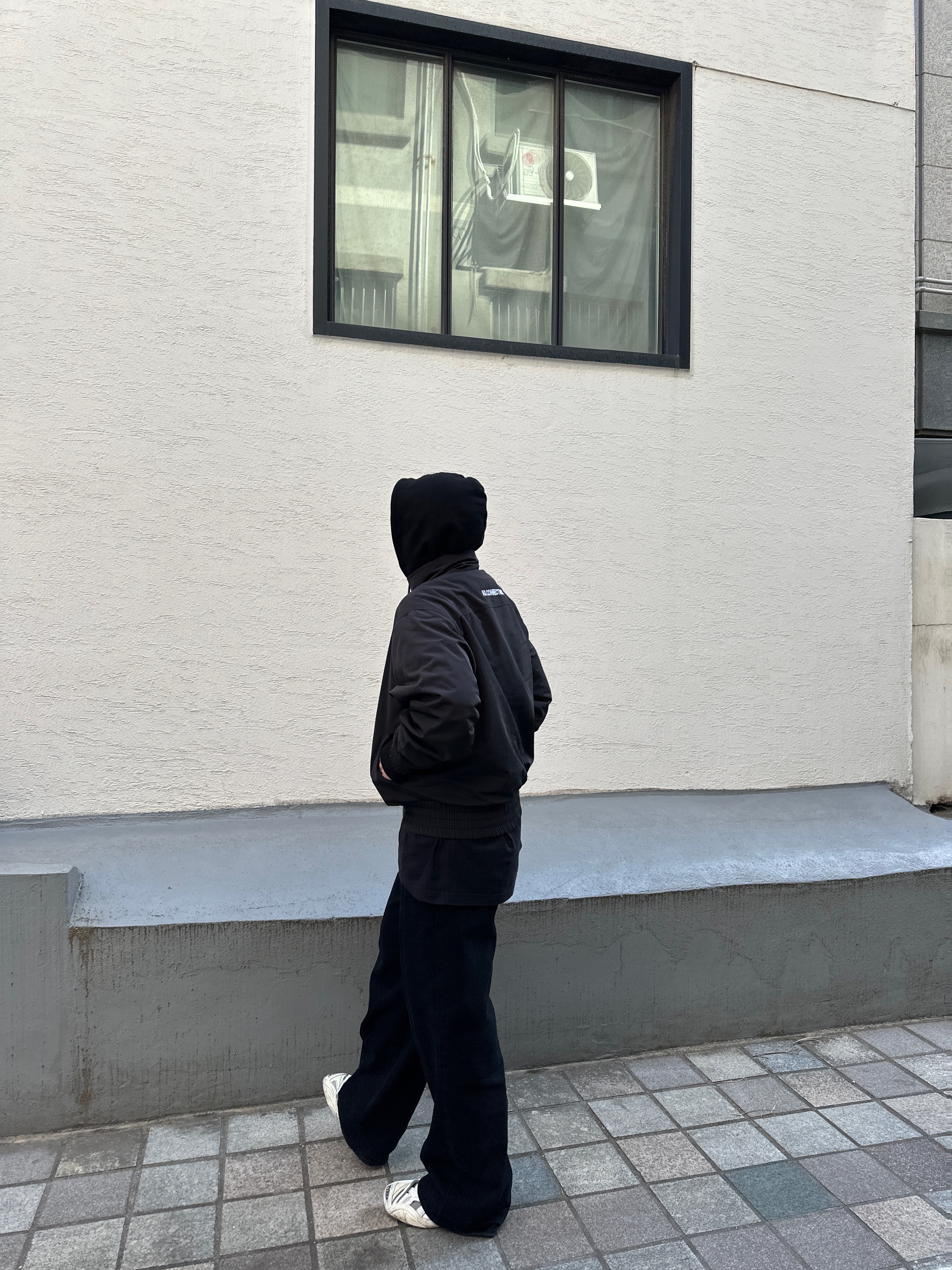 AX CONNECTION Logo Cropped Work Jacket, AX CONNECTION Logo Sweat Hoodie Zip-up 착용 스타일 - 2