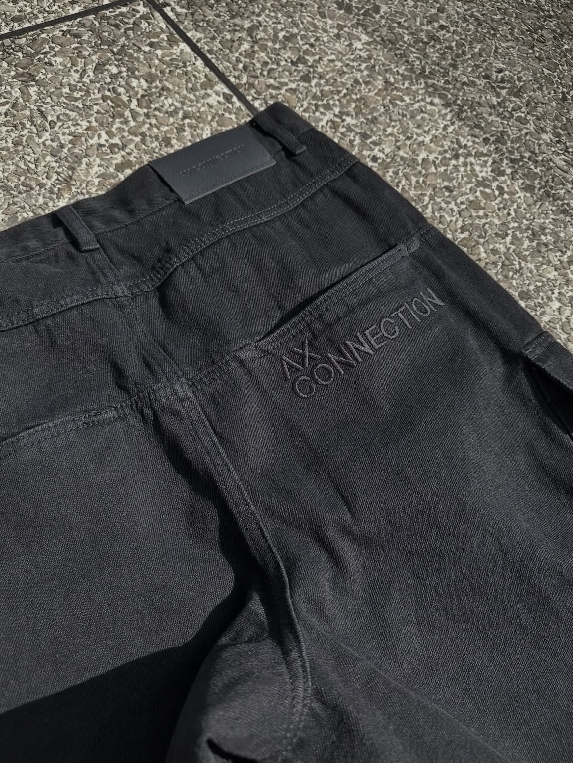 AX CONNECTION Tactical Cargo Washed Wide Denim Pants 착용 스타일 - 3