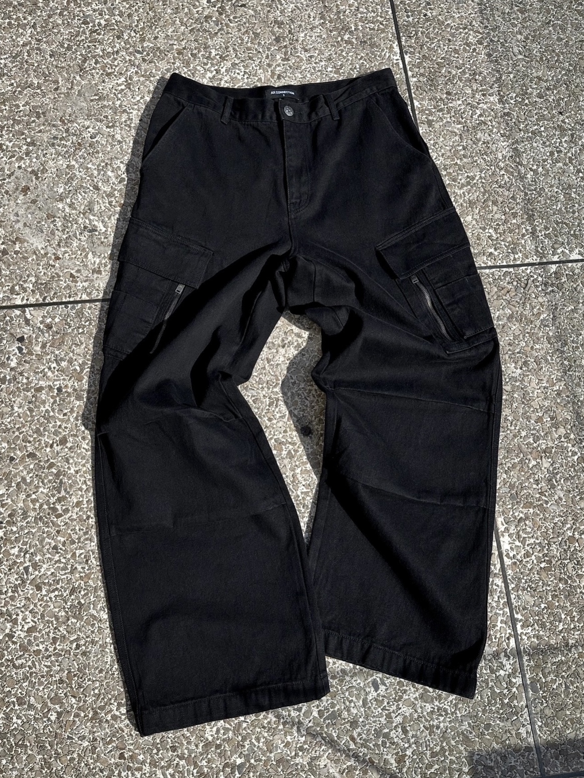 AX CONNECTION Tactical Cargo Washed Wide Denim Pants 착용 스타일 - 1