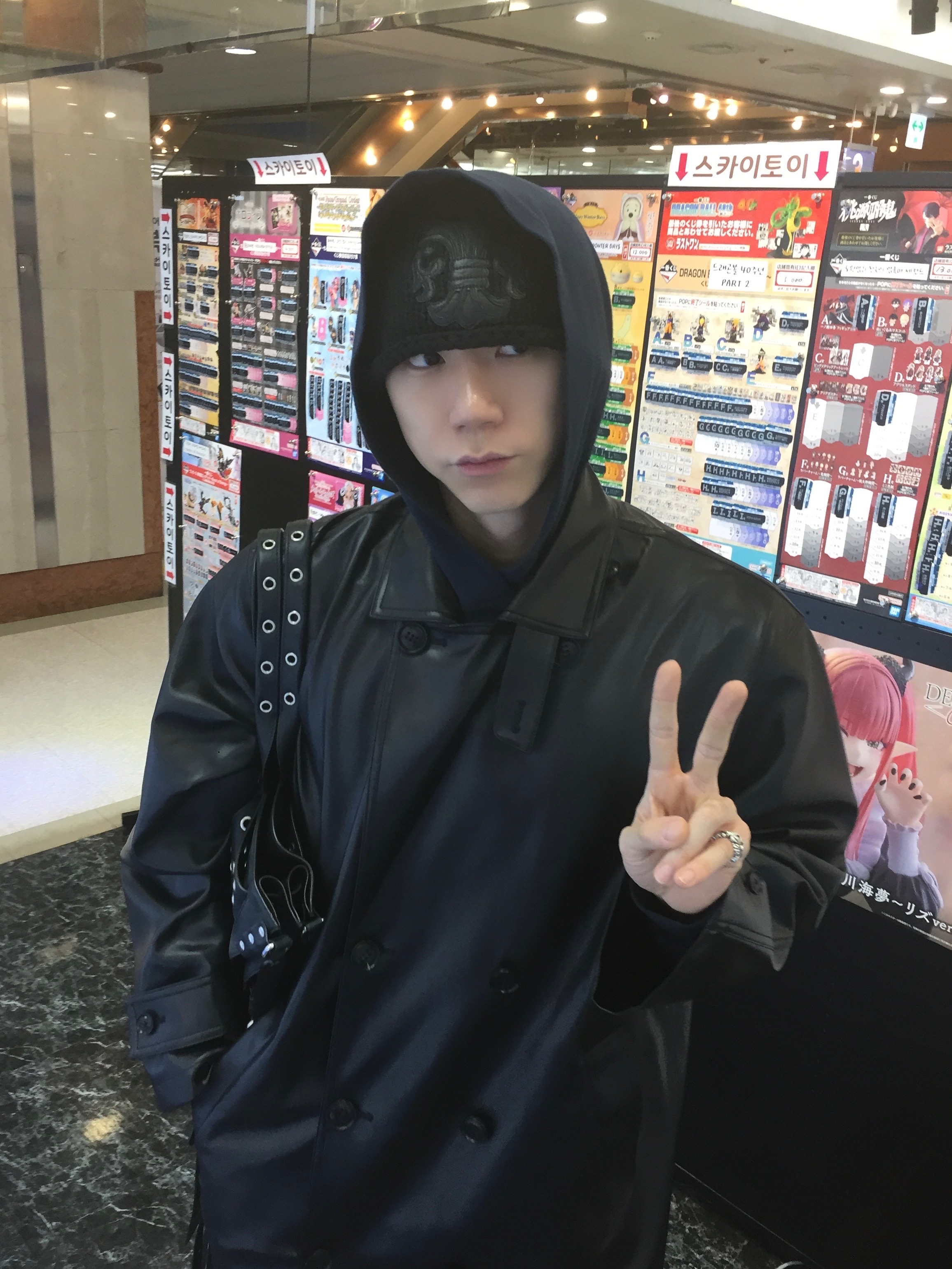 Balenciaga Romeo Mule Black, Chrome Hearts Fleur Leather Patch Cashmere Beanie Black 착용 스타일 - 8