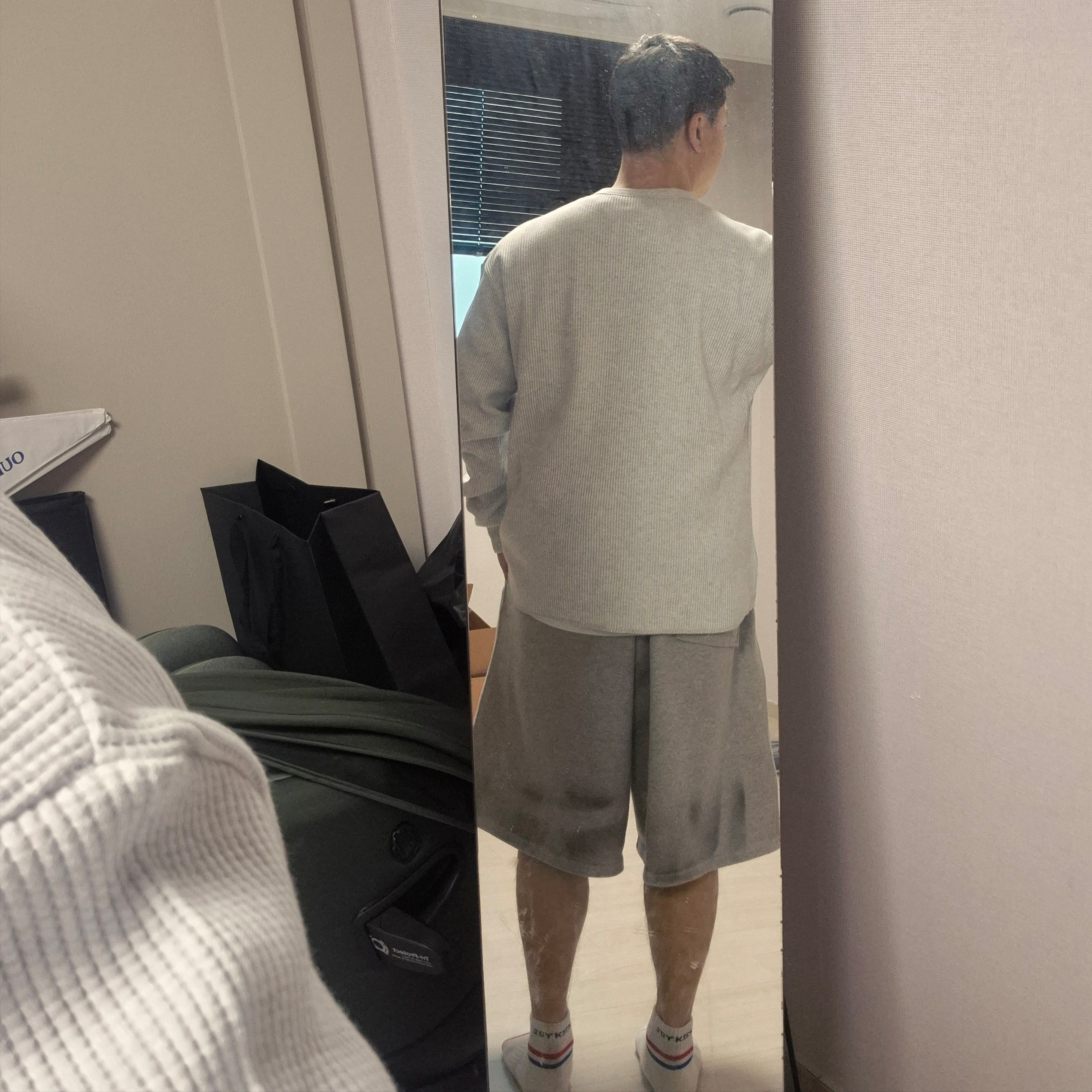 IAB Studio IAB Waffle Long Sleeve Light Gray 착용 스타일 - 4