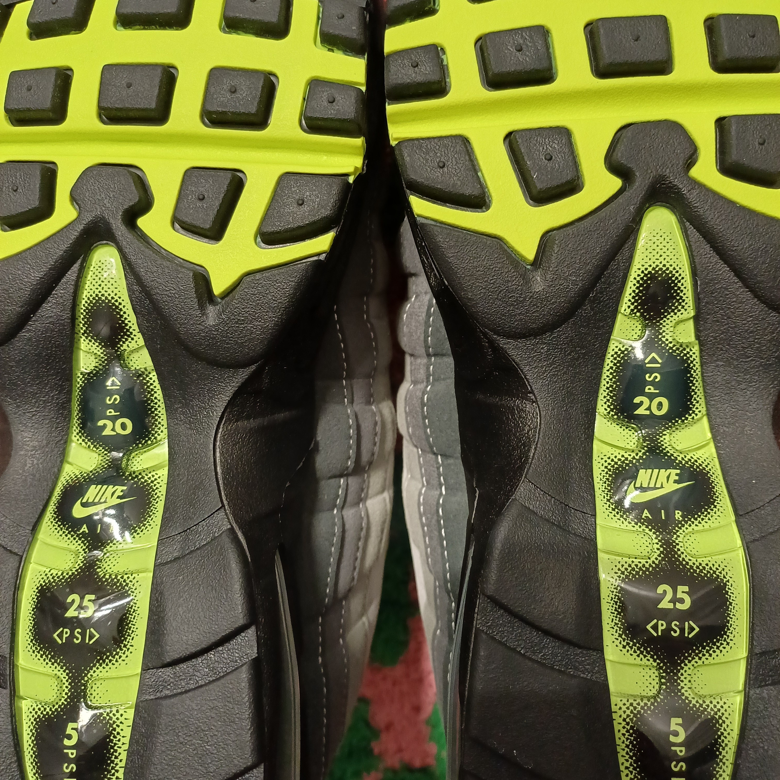 Nike Air Max 95 OG Neon 착용 스타일 - 4