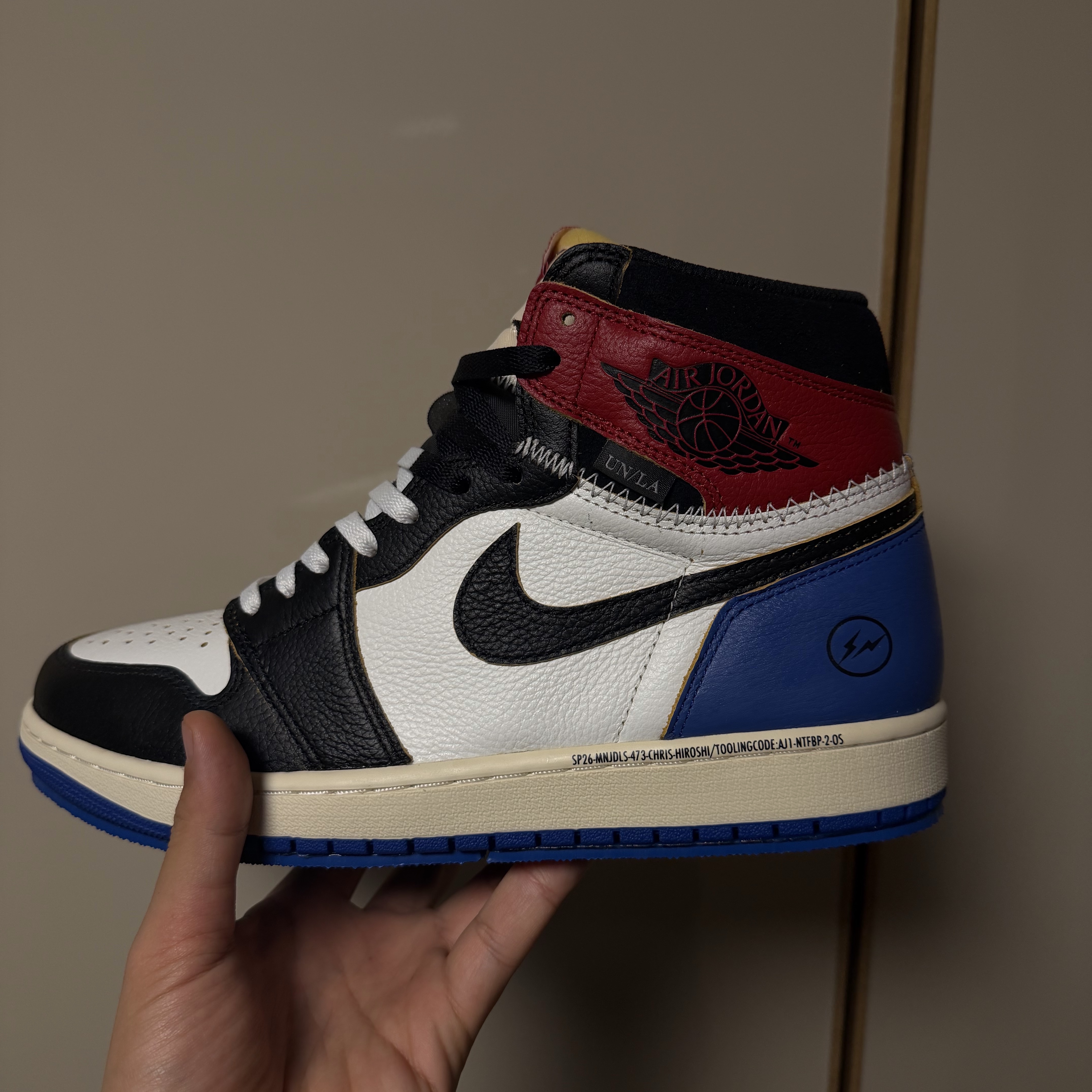 Jordan 1 x Fragment x Union LA Black and Varsity Red 착용 스타일