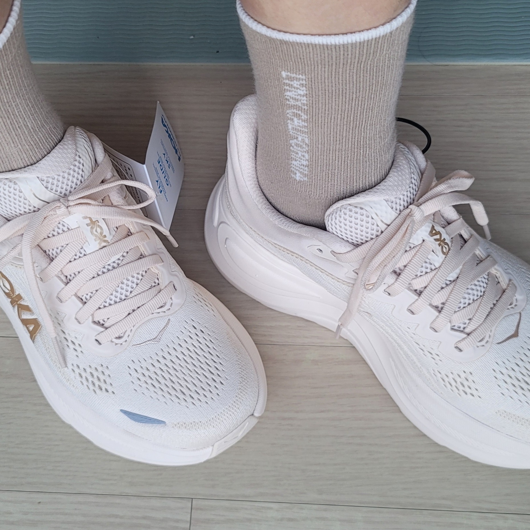 (W) Hoka Bondi 9 Vanilla Birch - Wide 착용 스타일