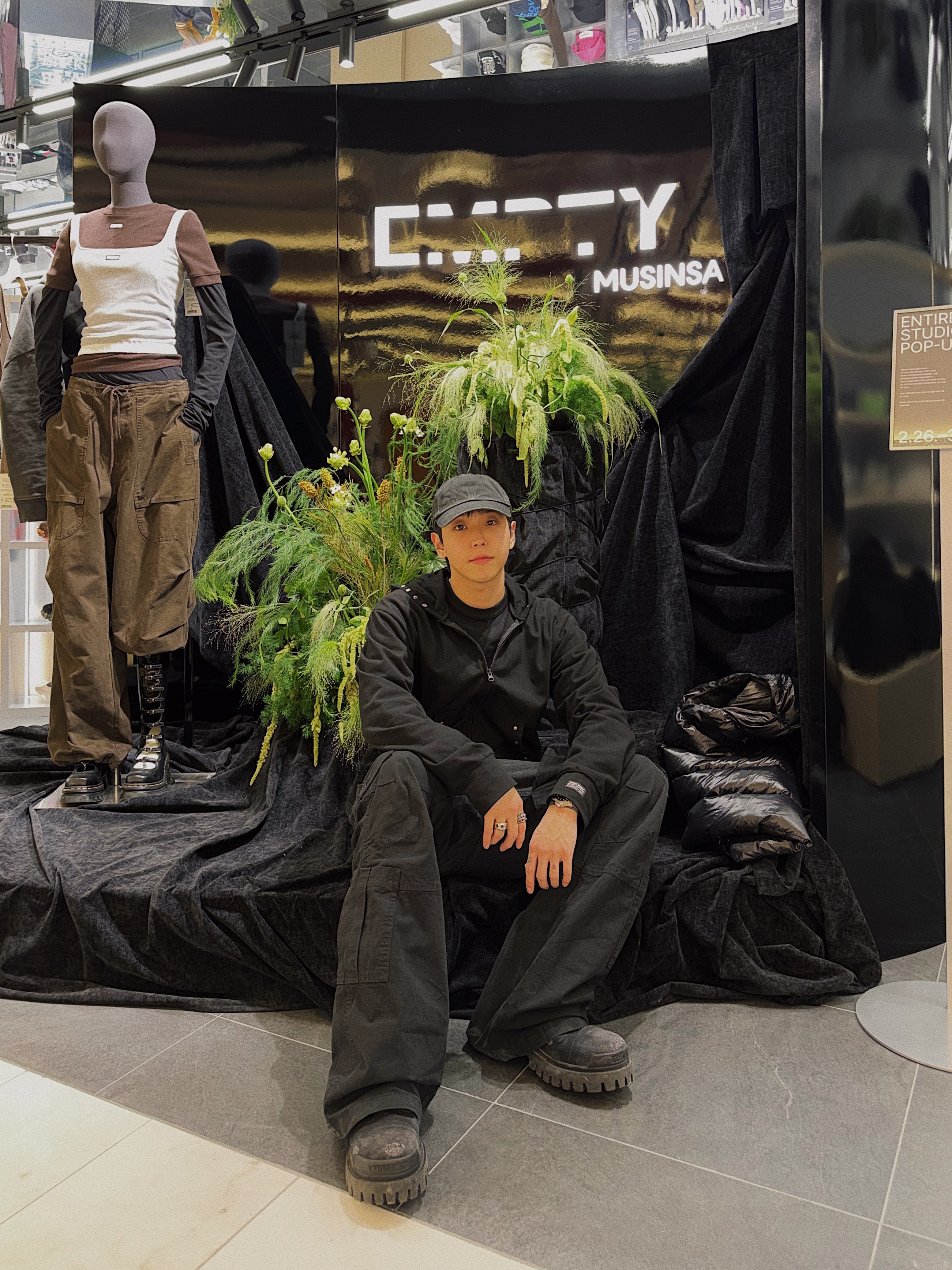 Protocol Index Biker Cargo Denim Pants Black, Balenciaga Combat Strike 20mm Boots Black 착용 스타일 - 9