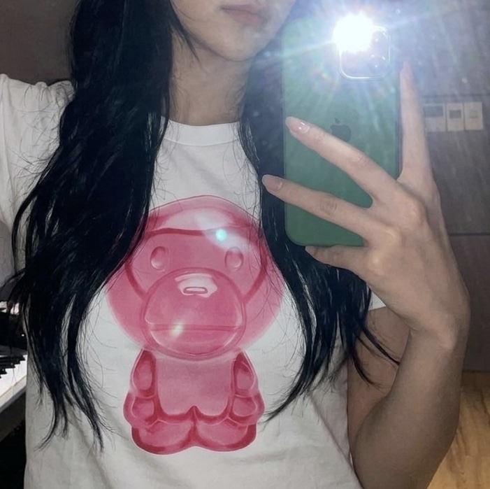 (W) BAPE Milo Gummy Candy T-Shirt White 착용 스타일