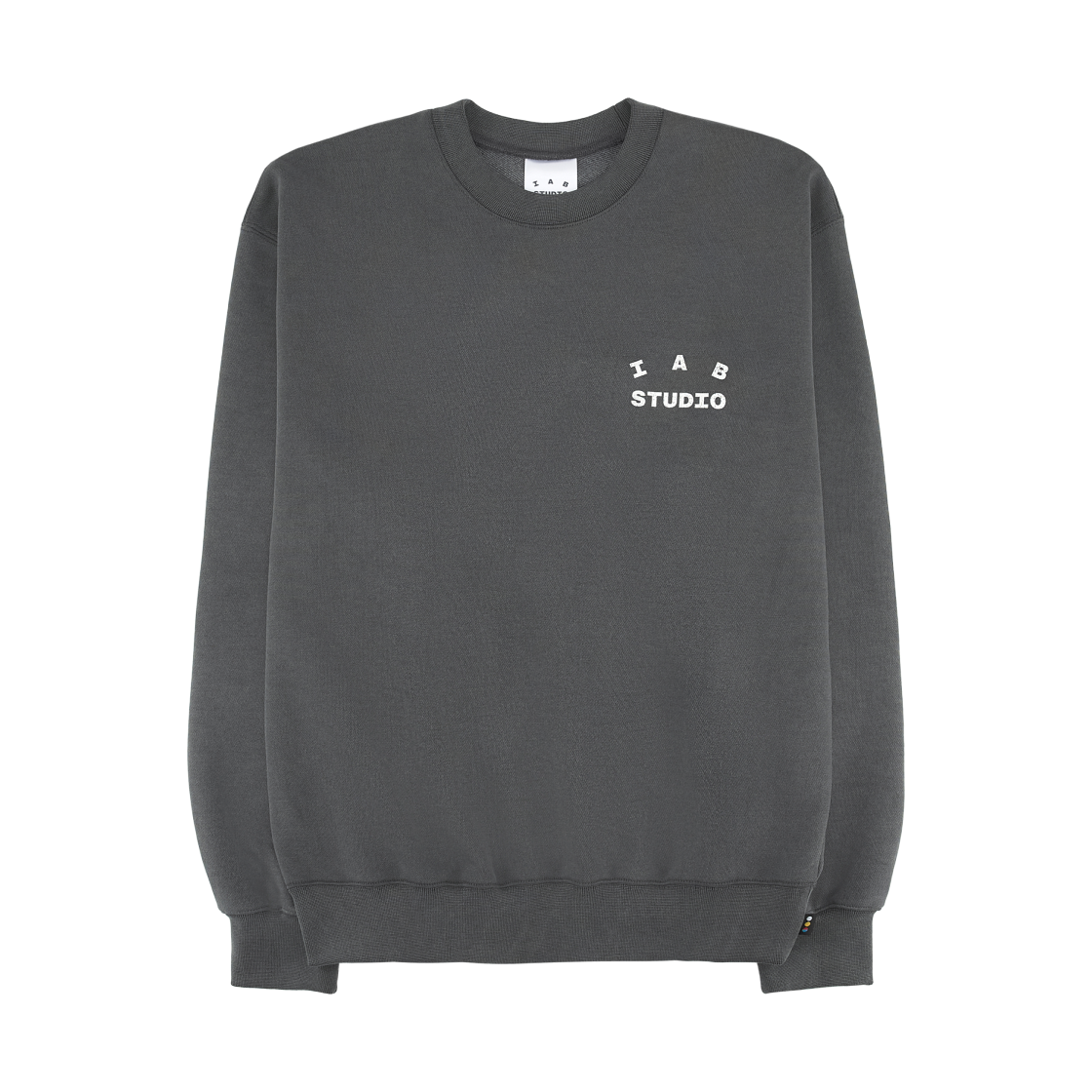 아이앱 스튜디오 아이앱 데미지드 로고 스웨트셔츠 차콜(IAB Studio IAB Damaged Logo Sweatshirt Charcoal) - 2