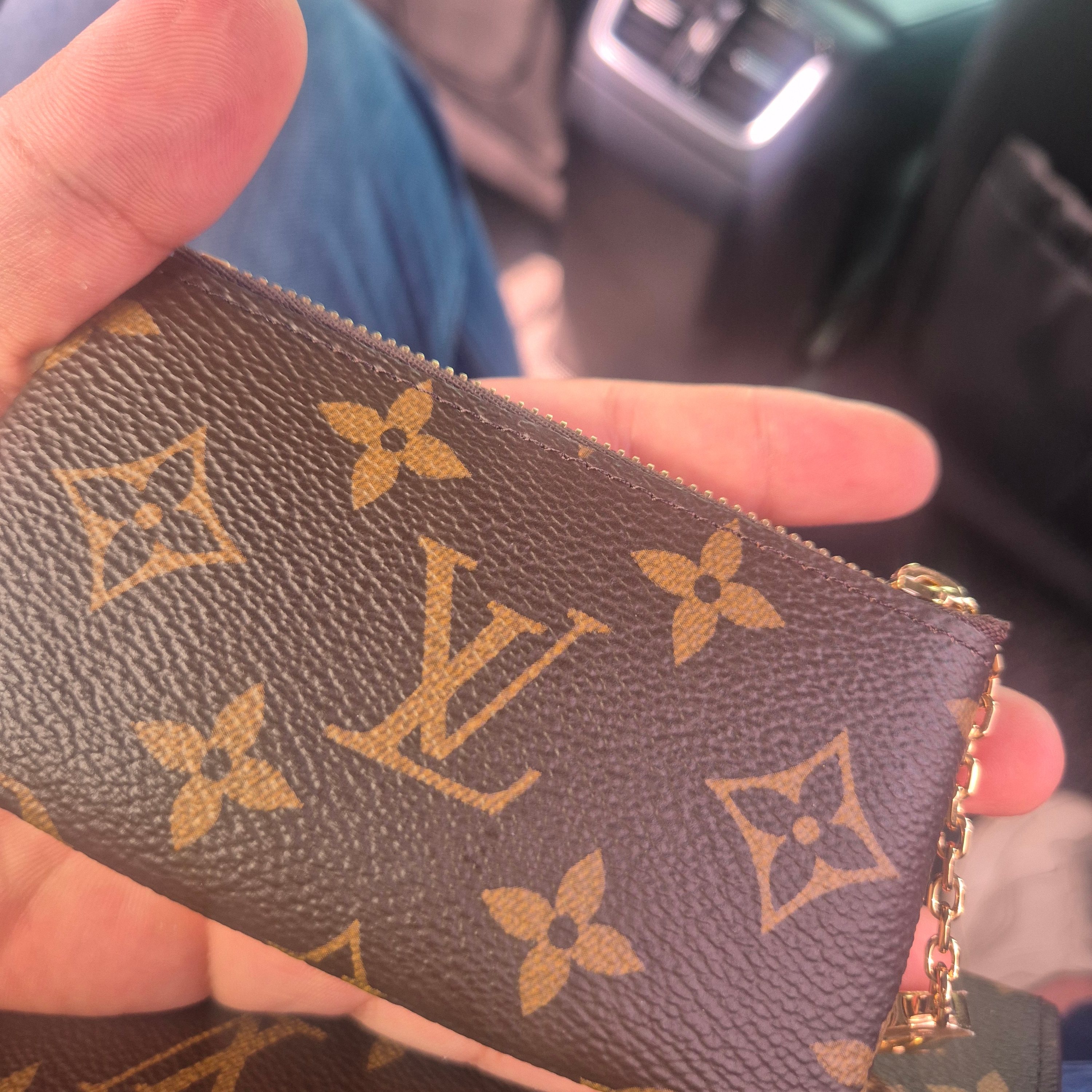Louis Vuitton Gaston Wearable Wallet Monogram Macassar, Louis Vuitton Key Pouch Monogram 착용 스타일 - 4