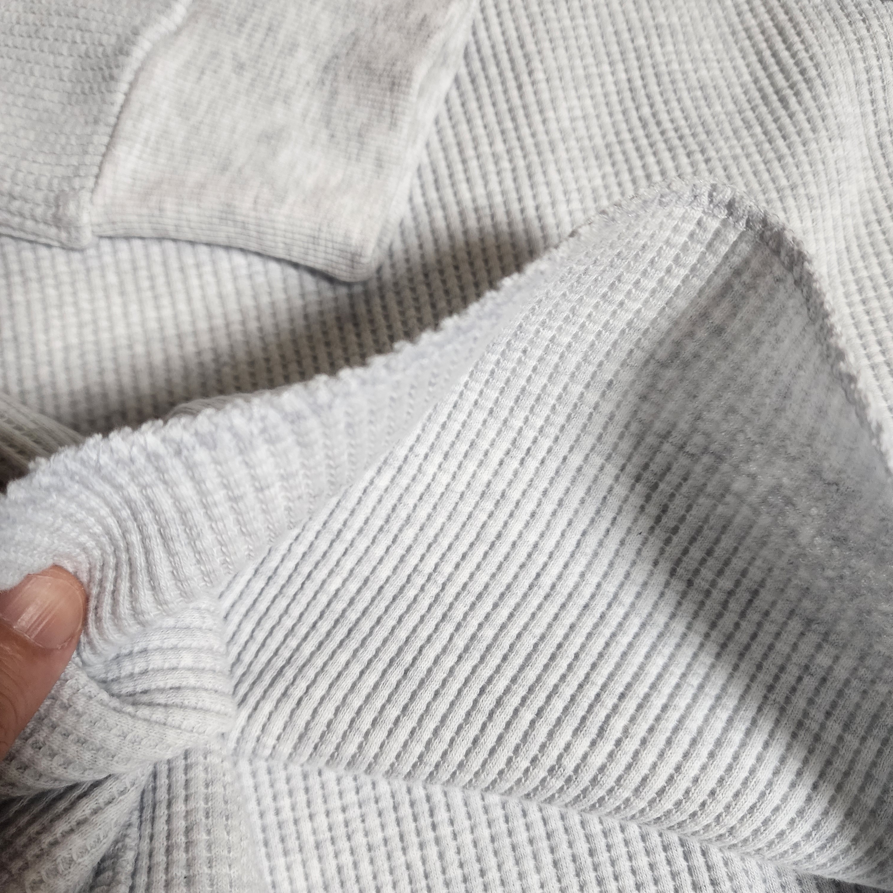 IAB Studio IAB Waffle Long Sleeve Light Gray 착용 스타일 - 3